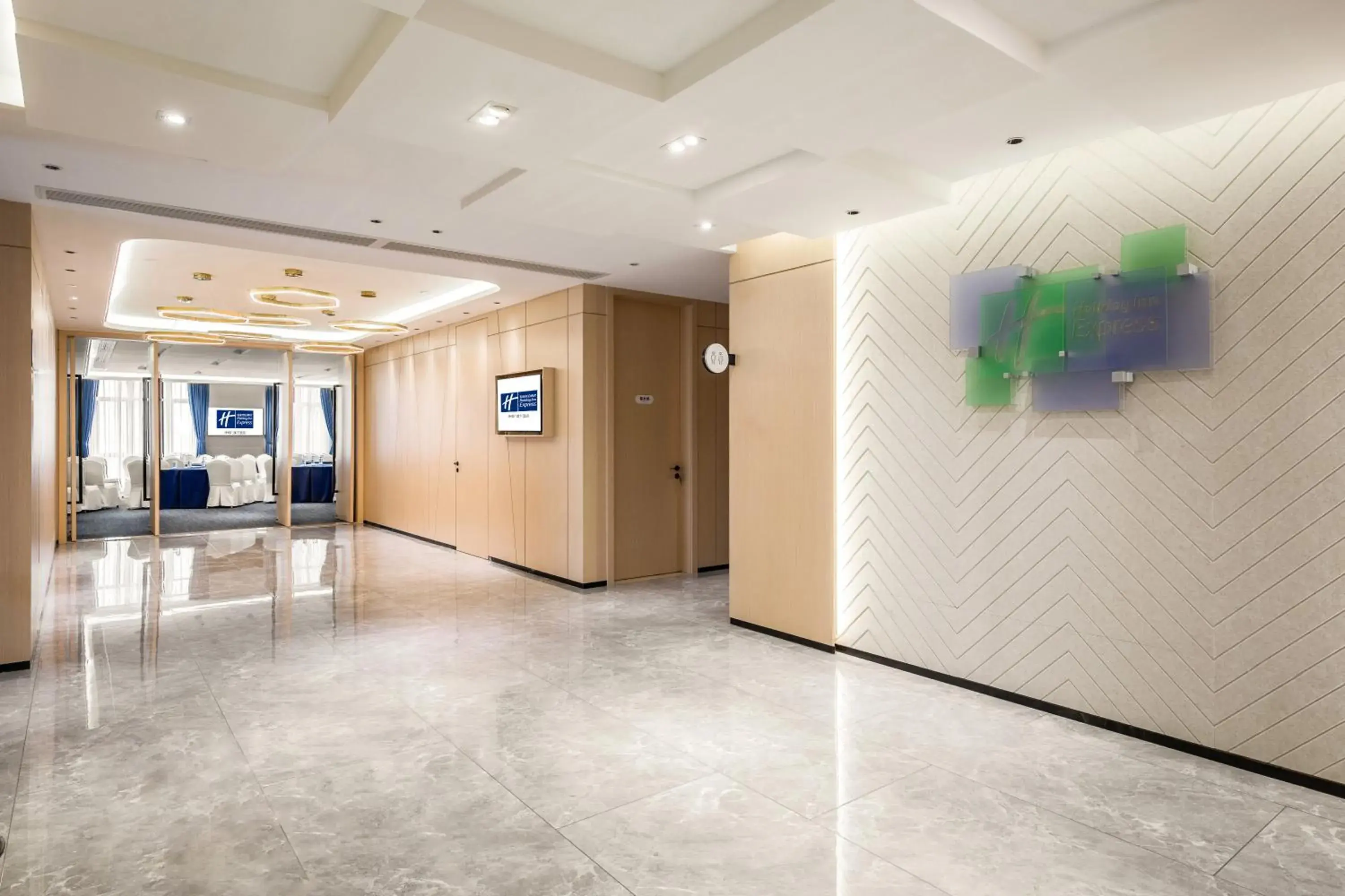 Lobby or reception in Holiday Inn Express Jinjiang Anhai by IHG Lobby or reception in Holiday Inn Express Jinjiang Anhai by IHG