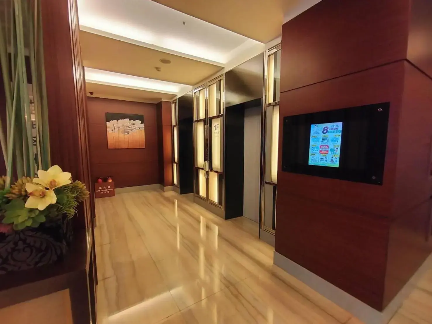 Lobby or reception, TV/Entertainment Center in Urban Hotel 33