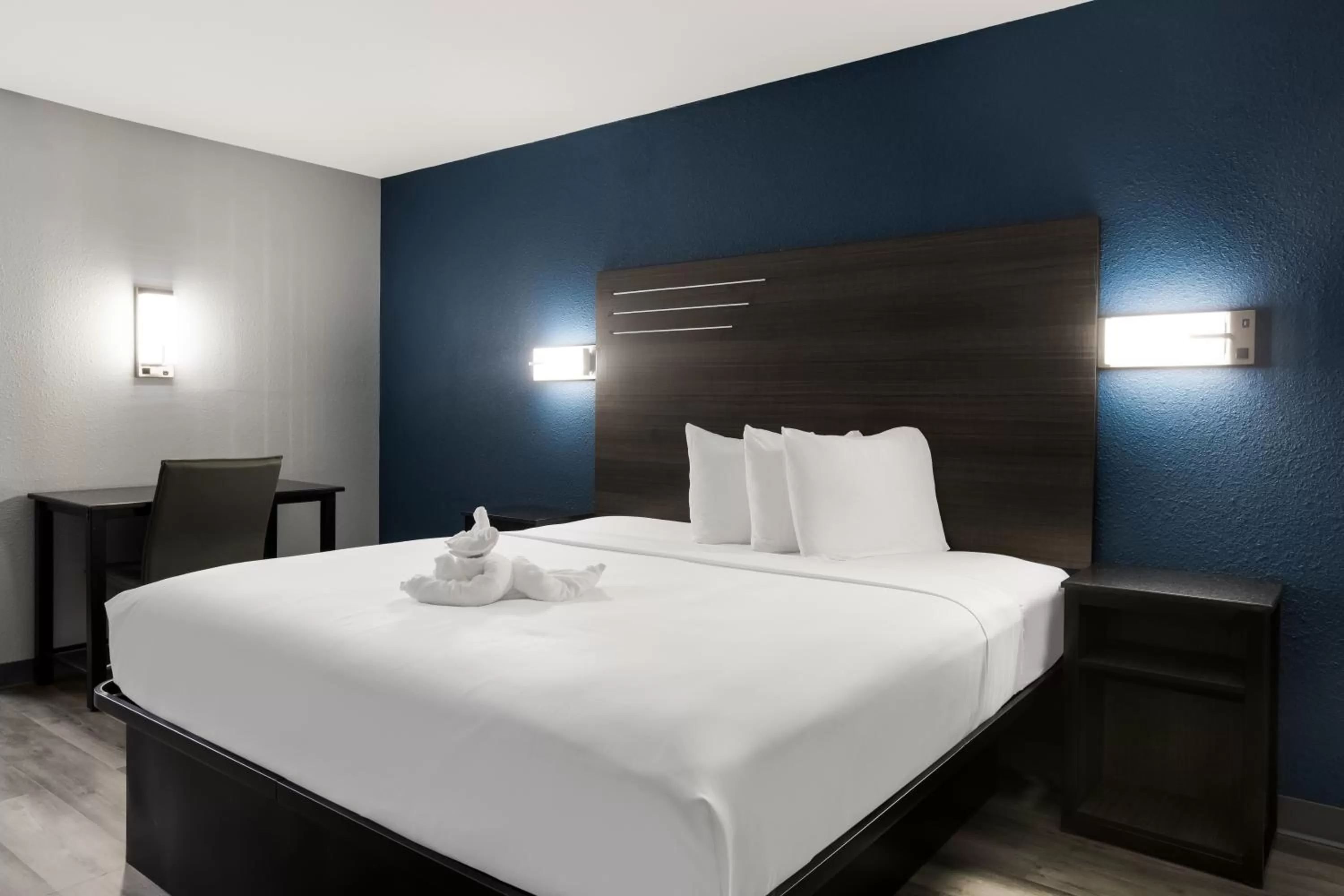 Bed in Suburban Studios Hinesville - Fort Stewart Area