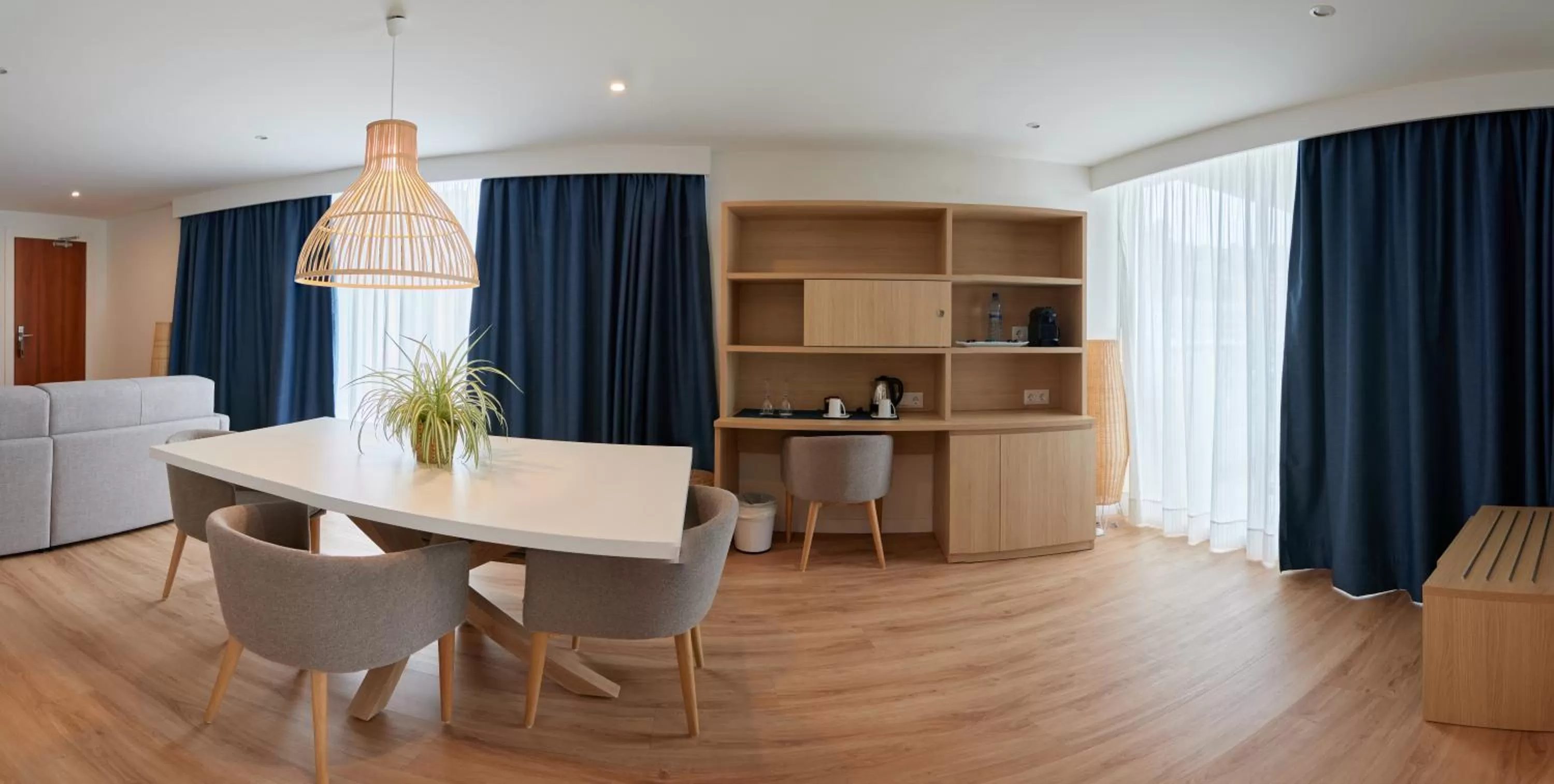 Dining area in Los Geranios