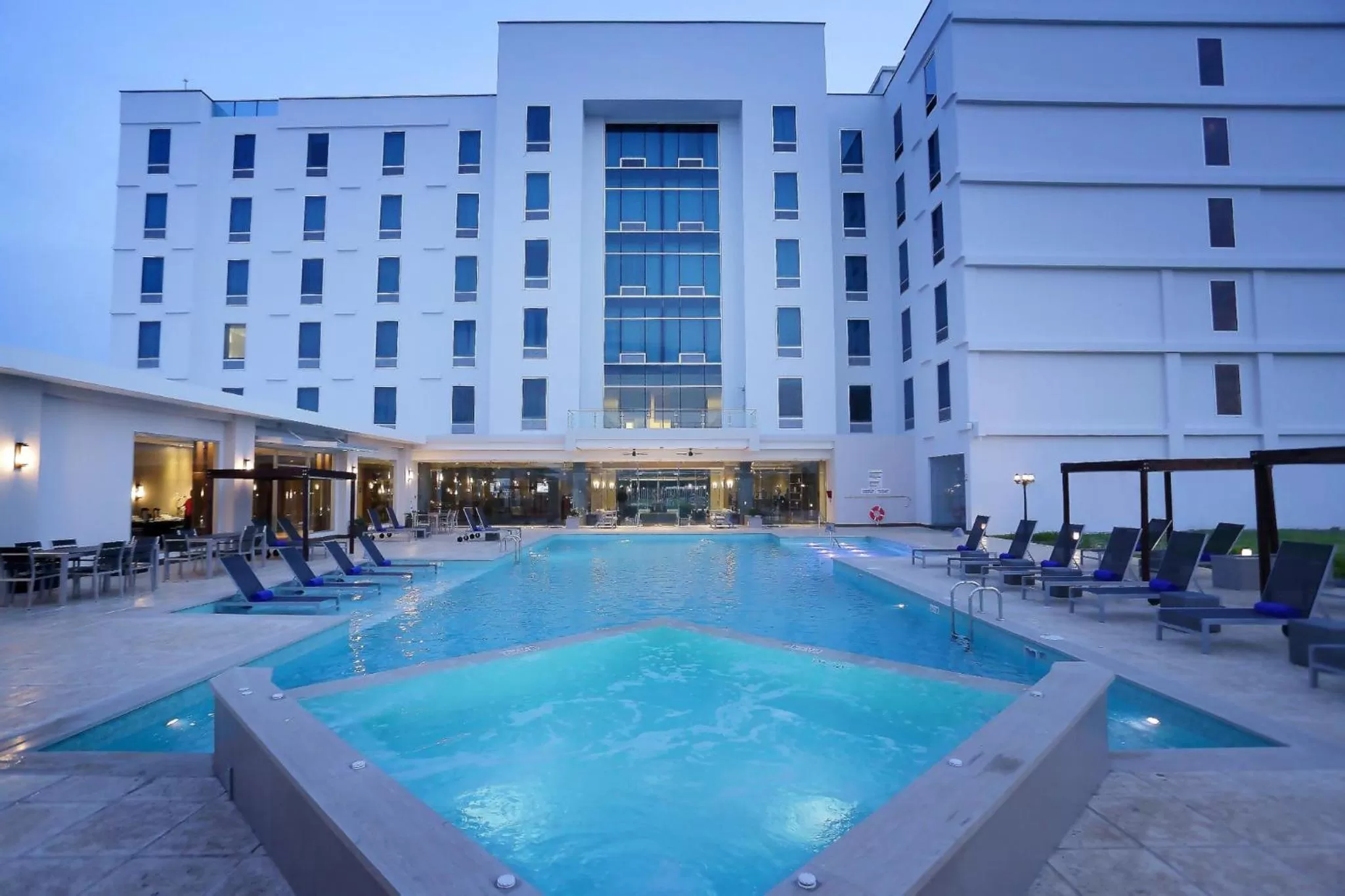 Swimming pool in Crowne Plaza Airport by IHG