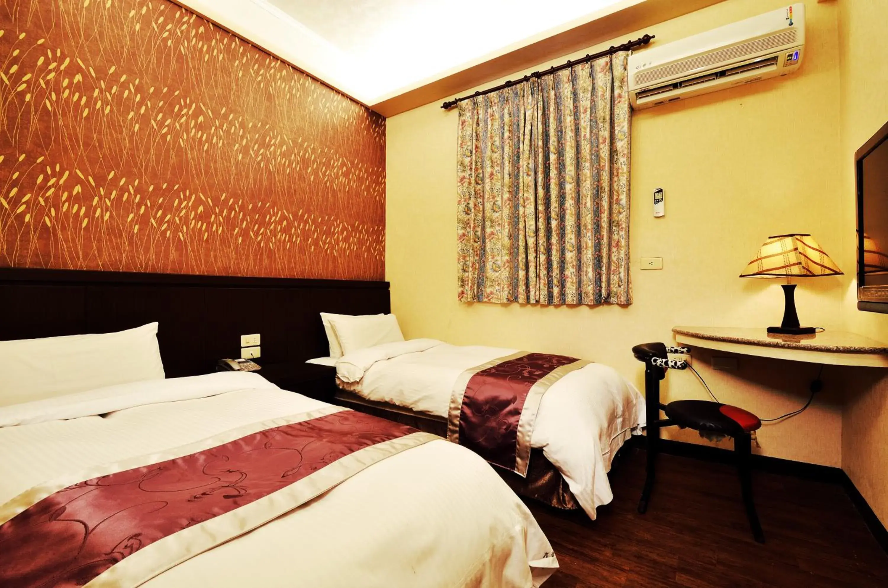 Bed in King Town Hotel