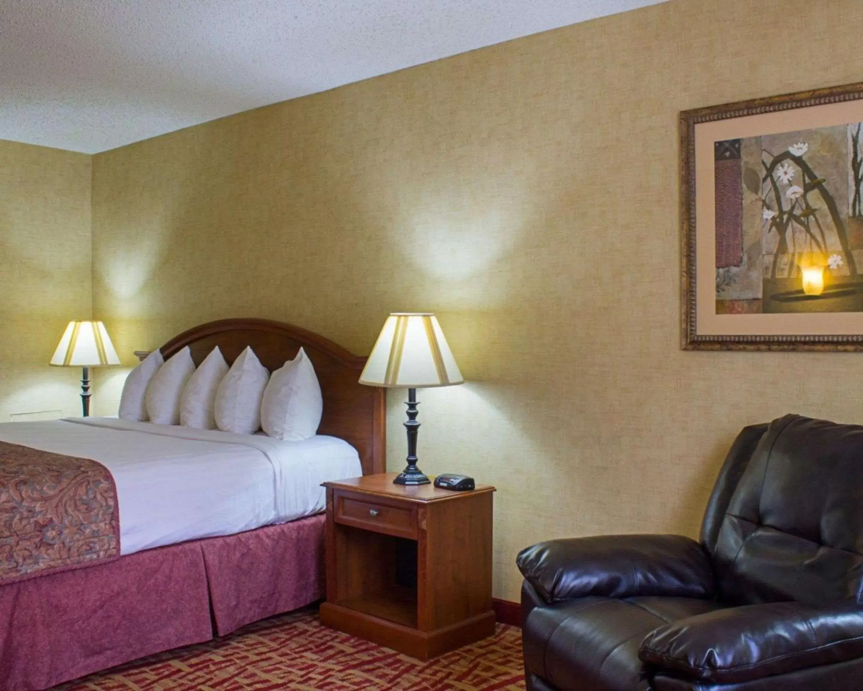 Photo of the whole room, Bed in Rodeway Inn Columbia Mall Loop Photo of the whole room, Bed in Rodeway Inn Columbia Mall Loop