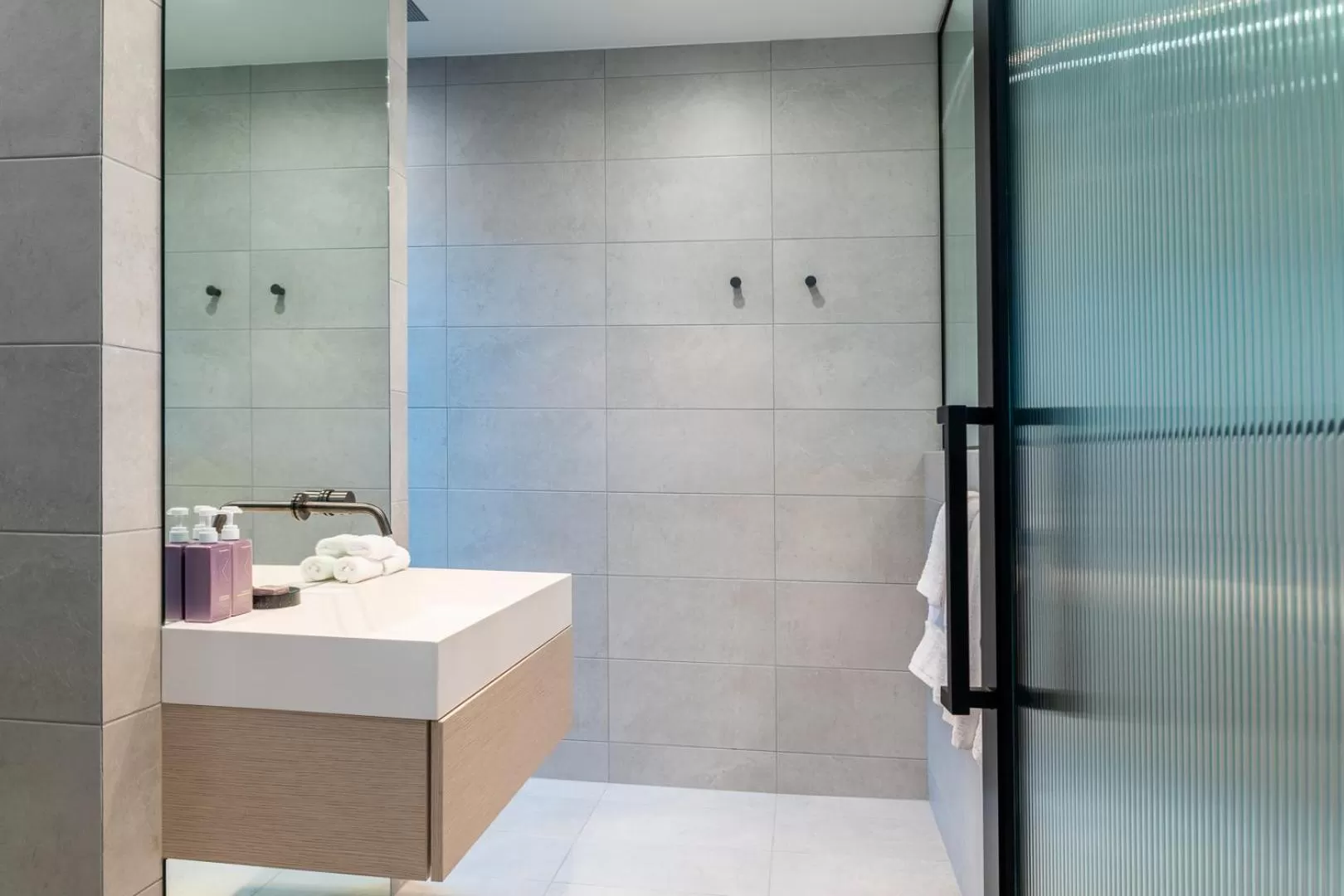 Shower, Bathroom in Beresford Estate