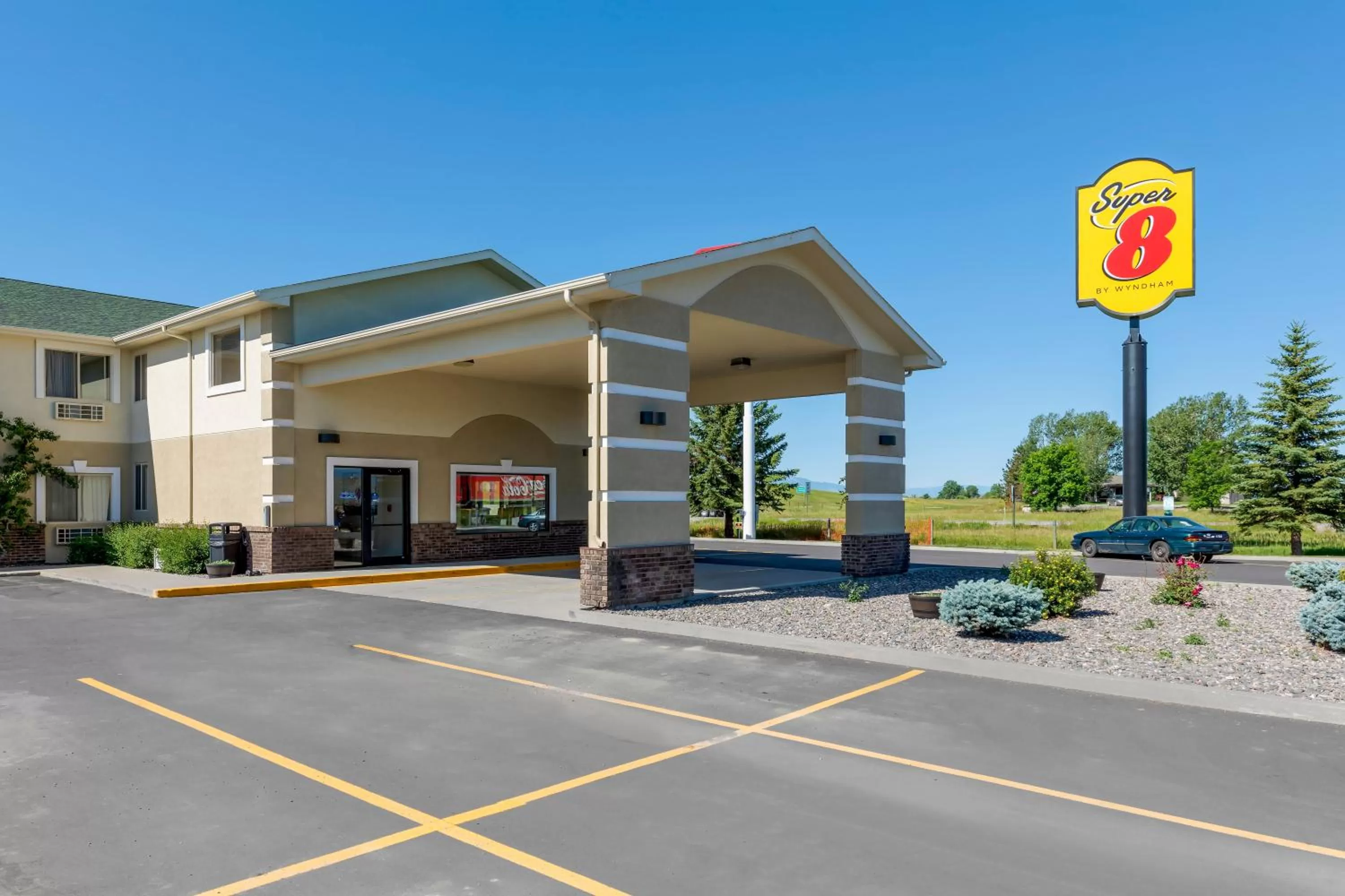 Facade/entrance, Property Building in Super 8 by Wyndham Big Timber