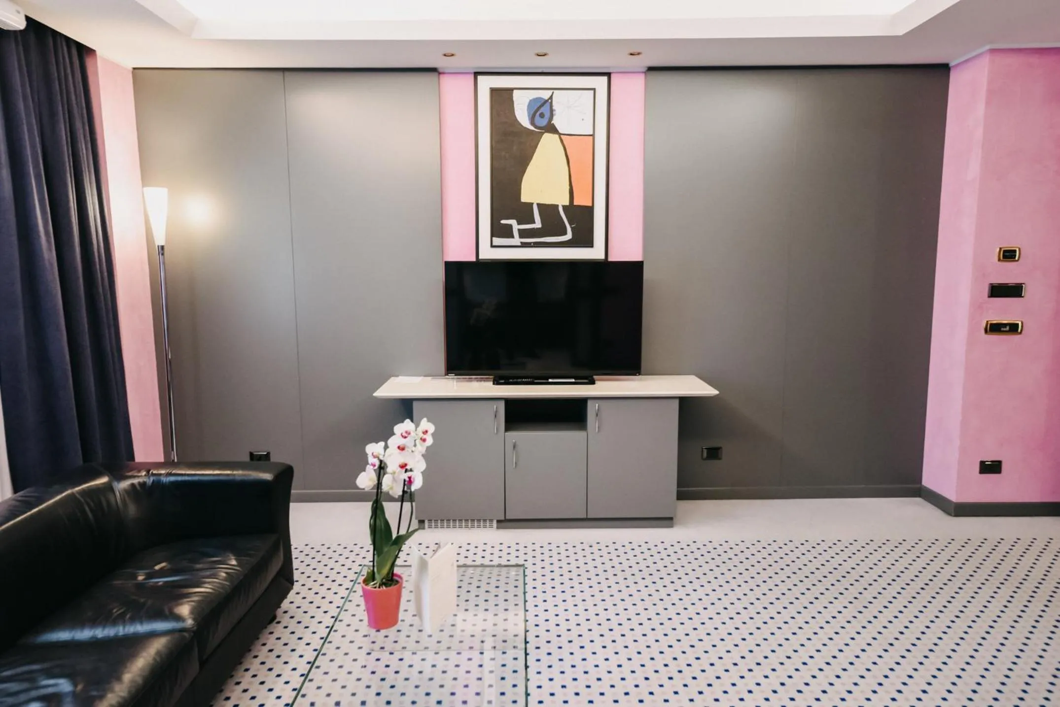 TV and multimedia in SHG Hotel Antonella