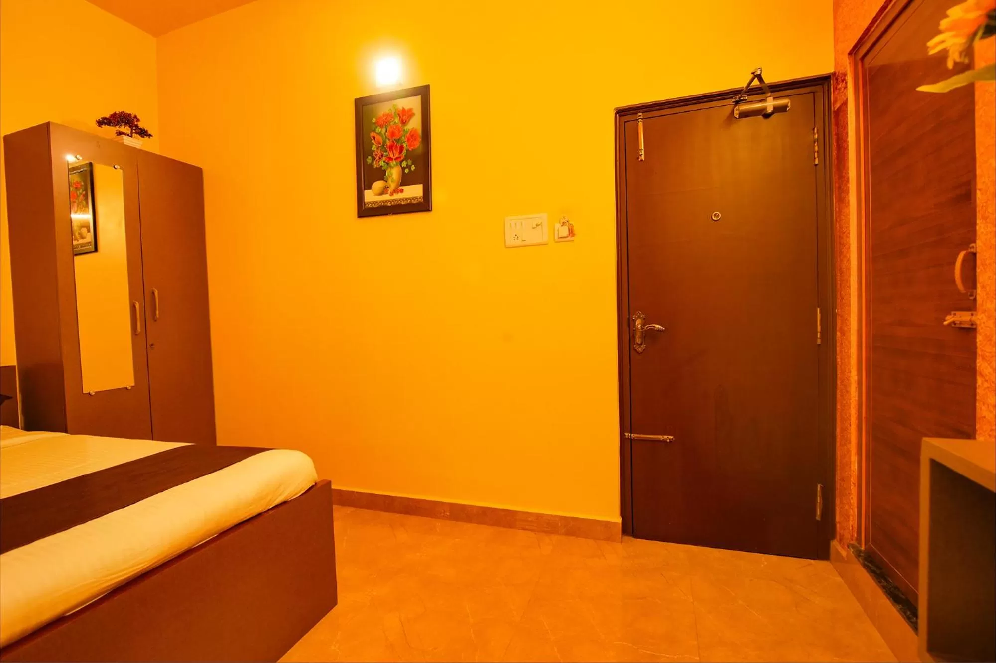 Living room, Bed in FabHotel Vijaylakshmi Stay Inn - Nr Chennai International Airport