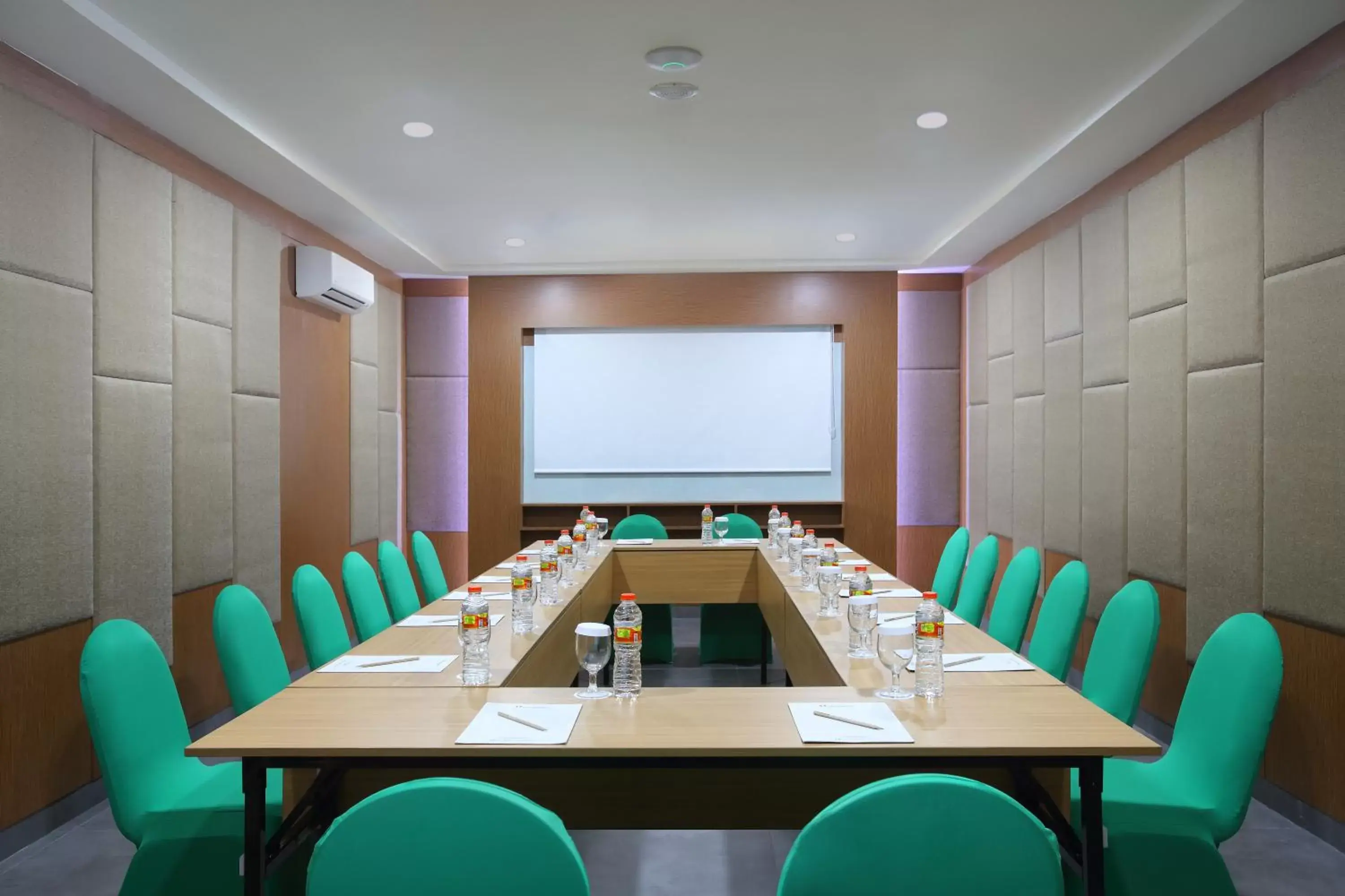 Meeting/conference room, Business Area/Conference Room in Swiss-Belexpress Kuta Legian