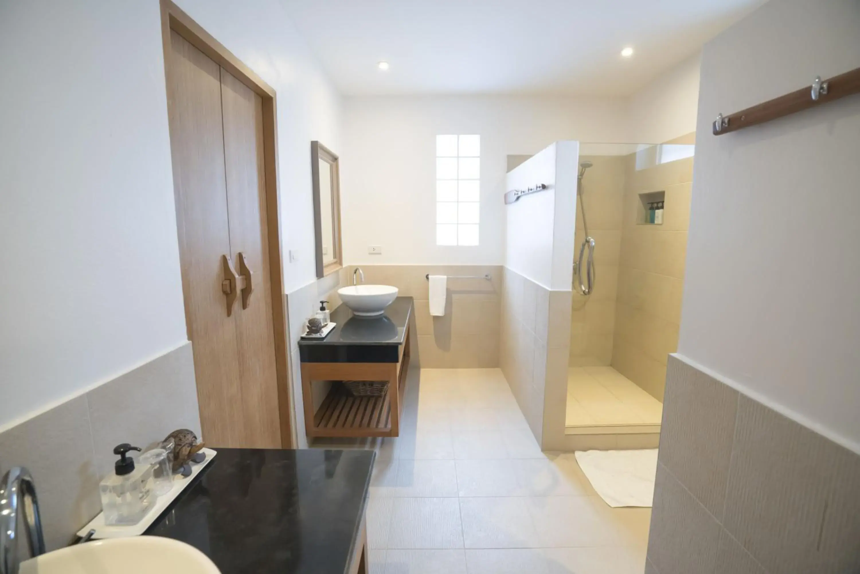 Bathroom, Kitchen/Kitchenette in King's Garden Resort - SHA Plus