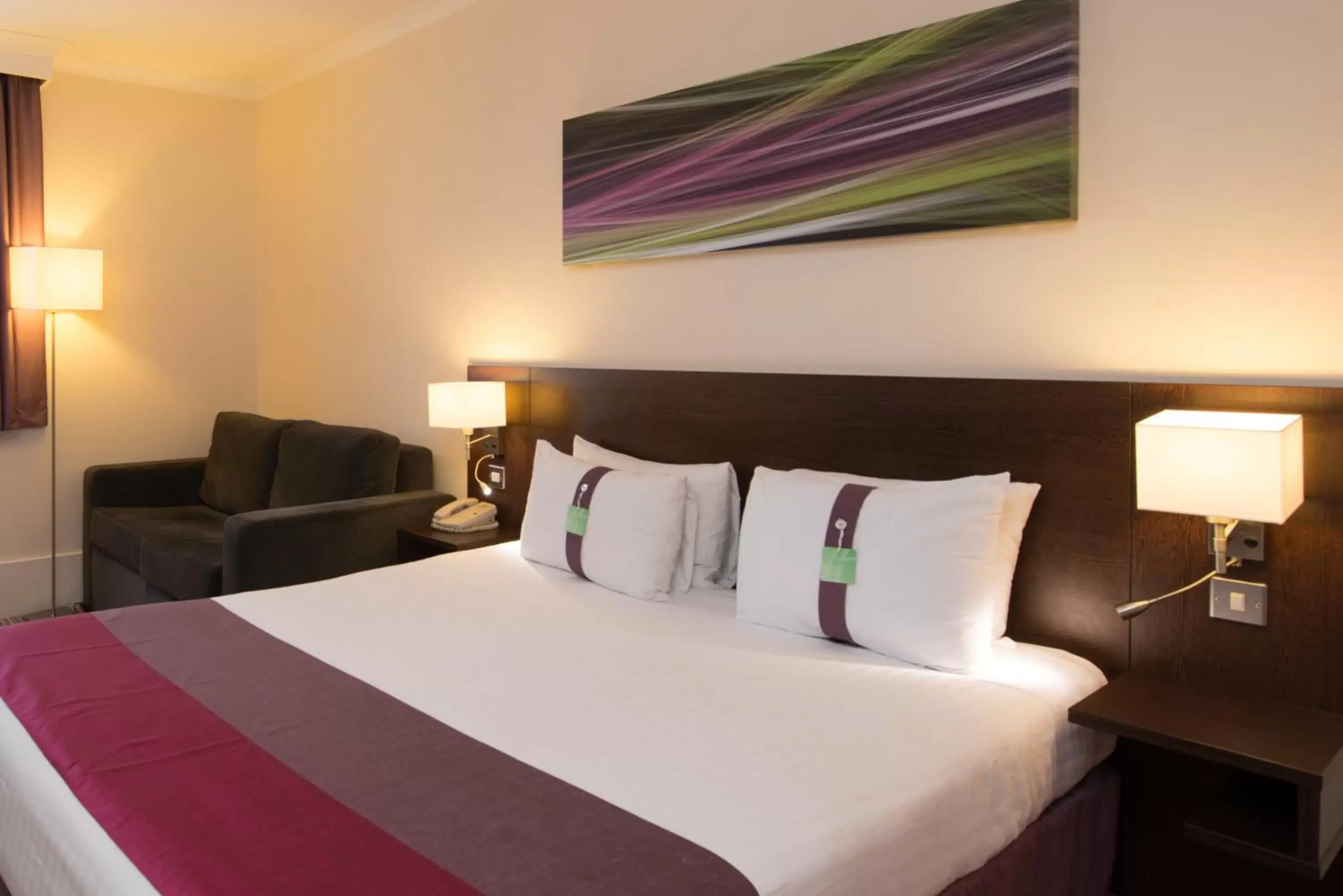 Bed in Holiday Inn Leamington Spa - Warwick, an IHG Hotel