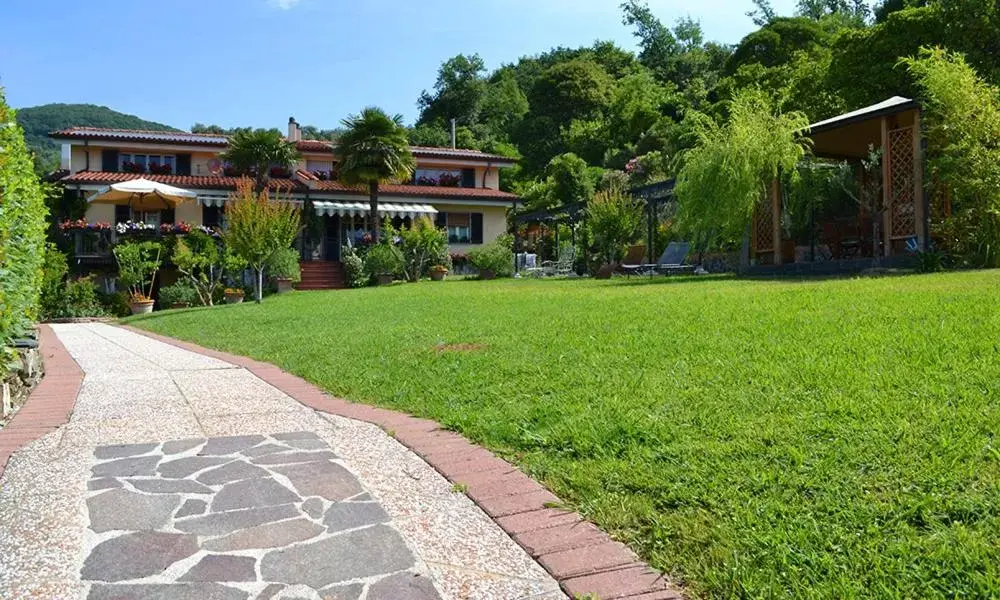 Garden, Property Building in Agriturismo La Carreccia