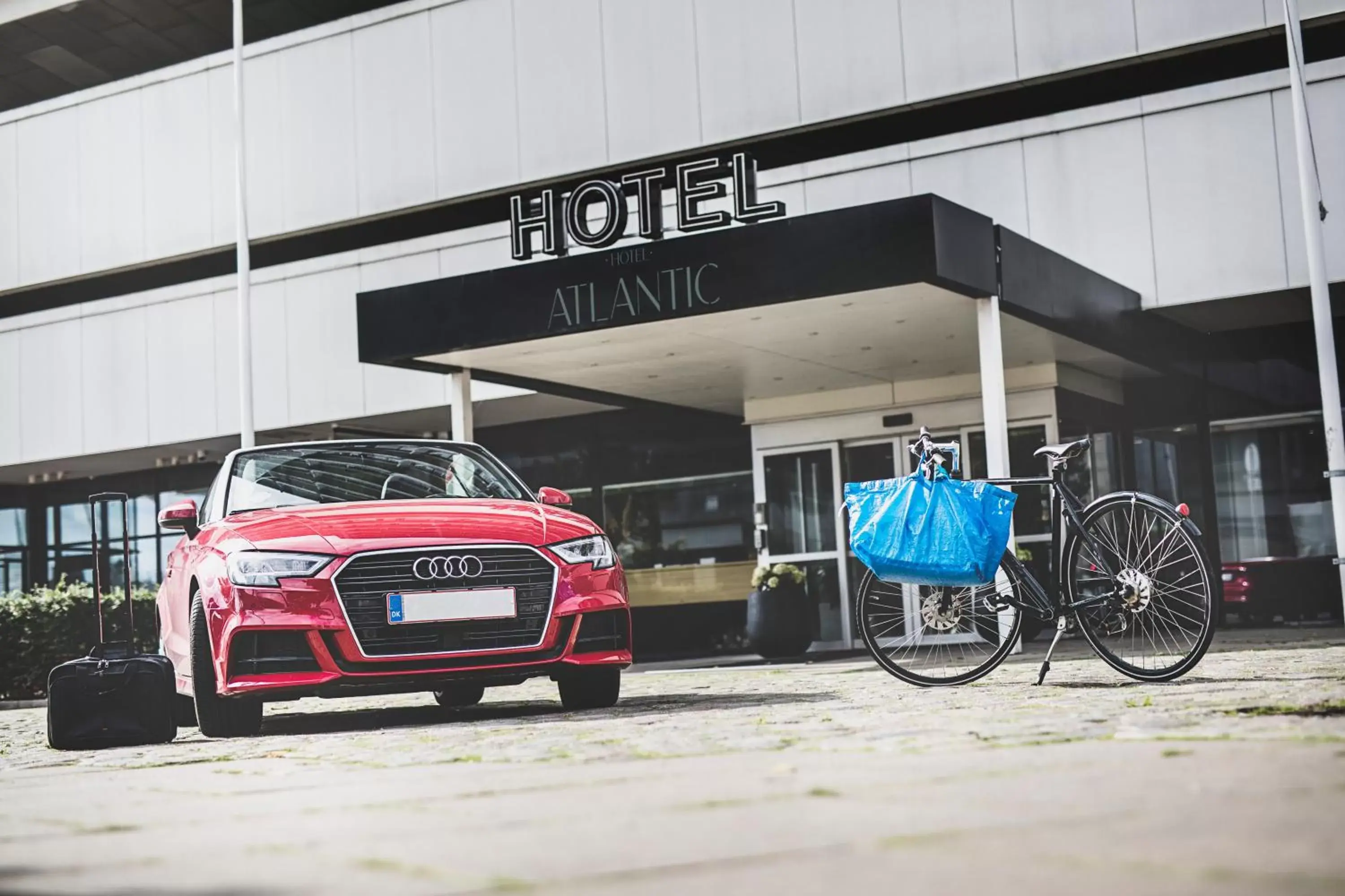 Facade/entrance in Hotel Atlantic Facade/entrance in Hotel Atlantic