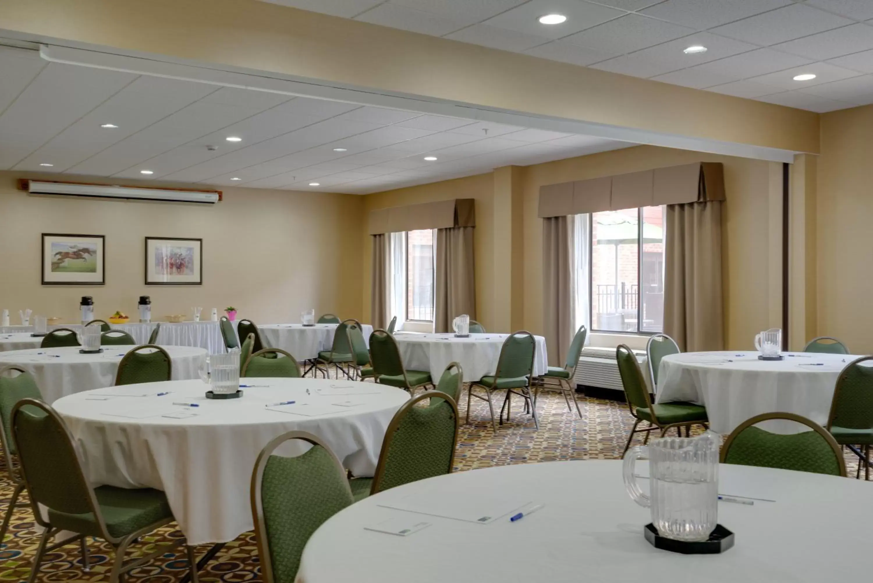 Meeting/conference room, Restaurant/Places to Eat in Holiday Inn Express Charles Town, an IHG Hotel