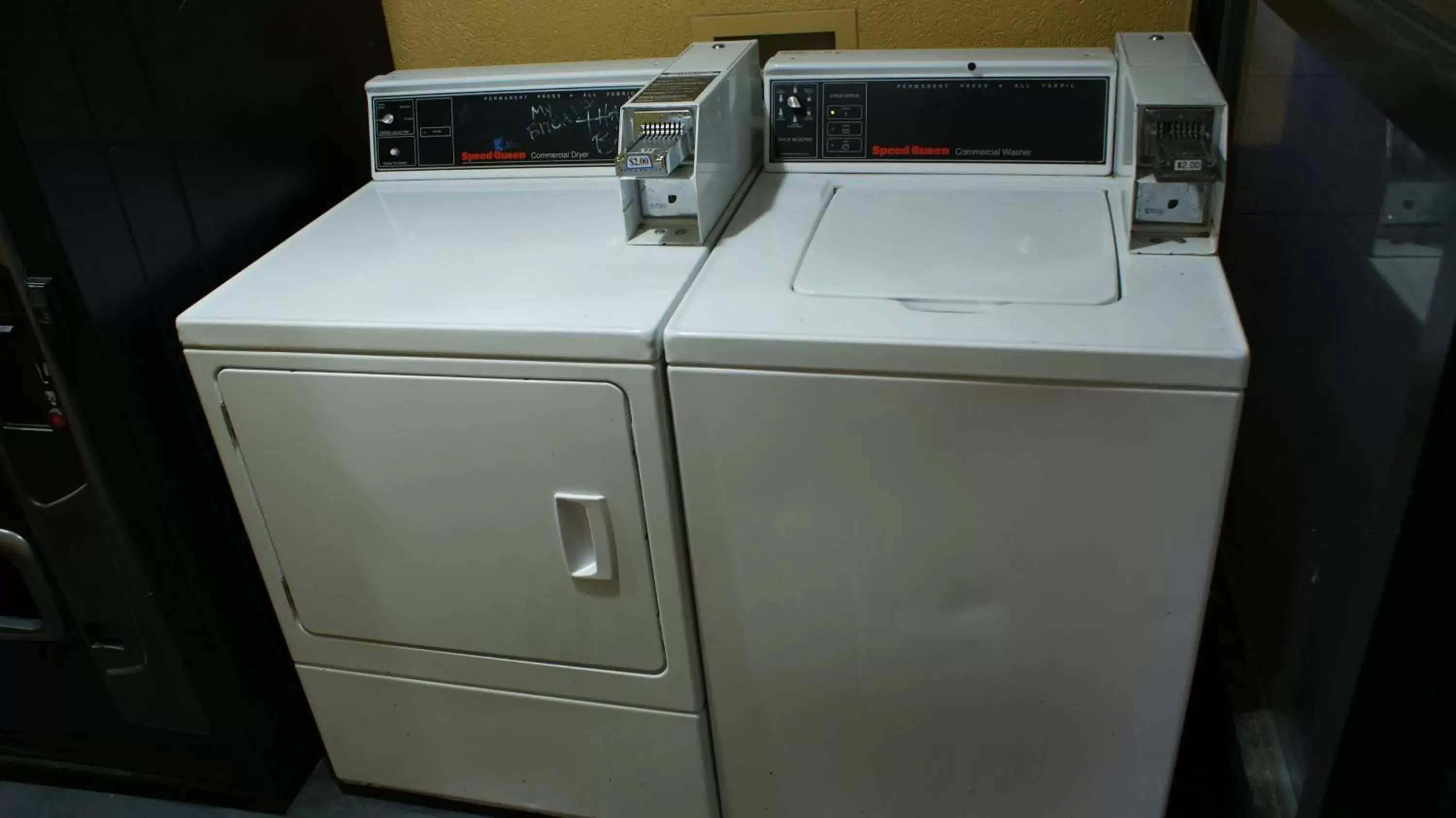 Kitchen/Kitchenette in Home Town Inn & Suites