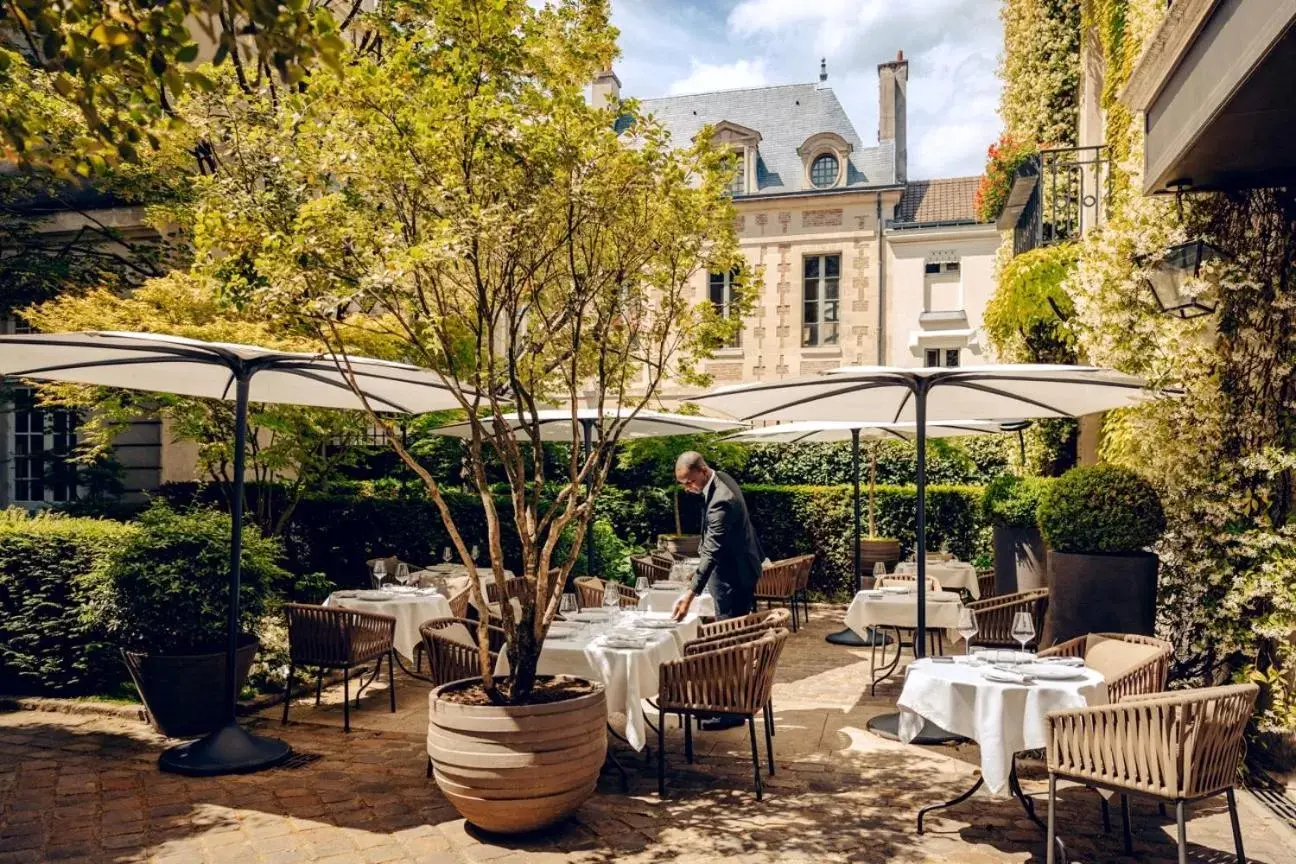 Restaurant/Places to Eat in Le Pavillon de la Reine & Spa