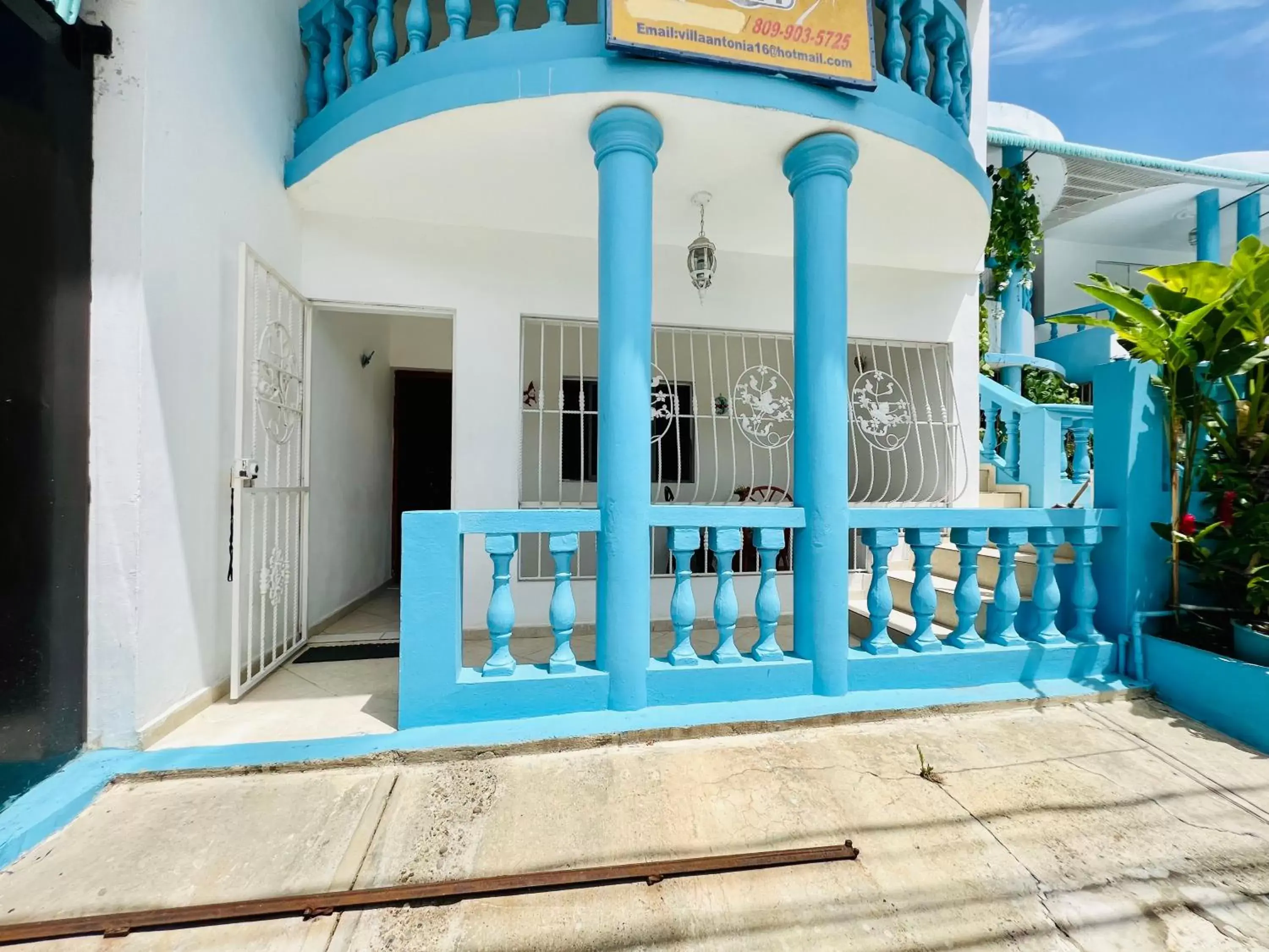 Swimming Pool in Villa Antonia 16