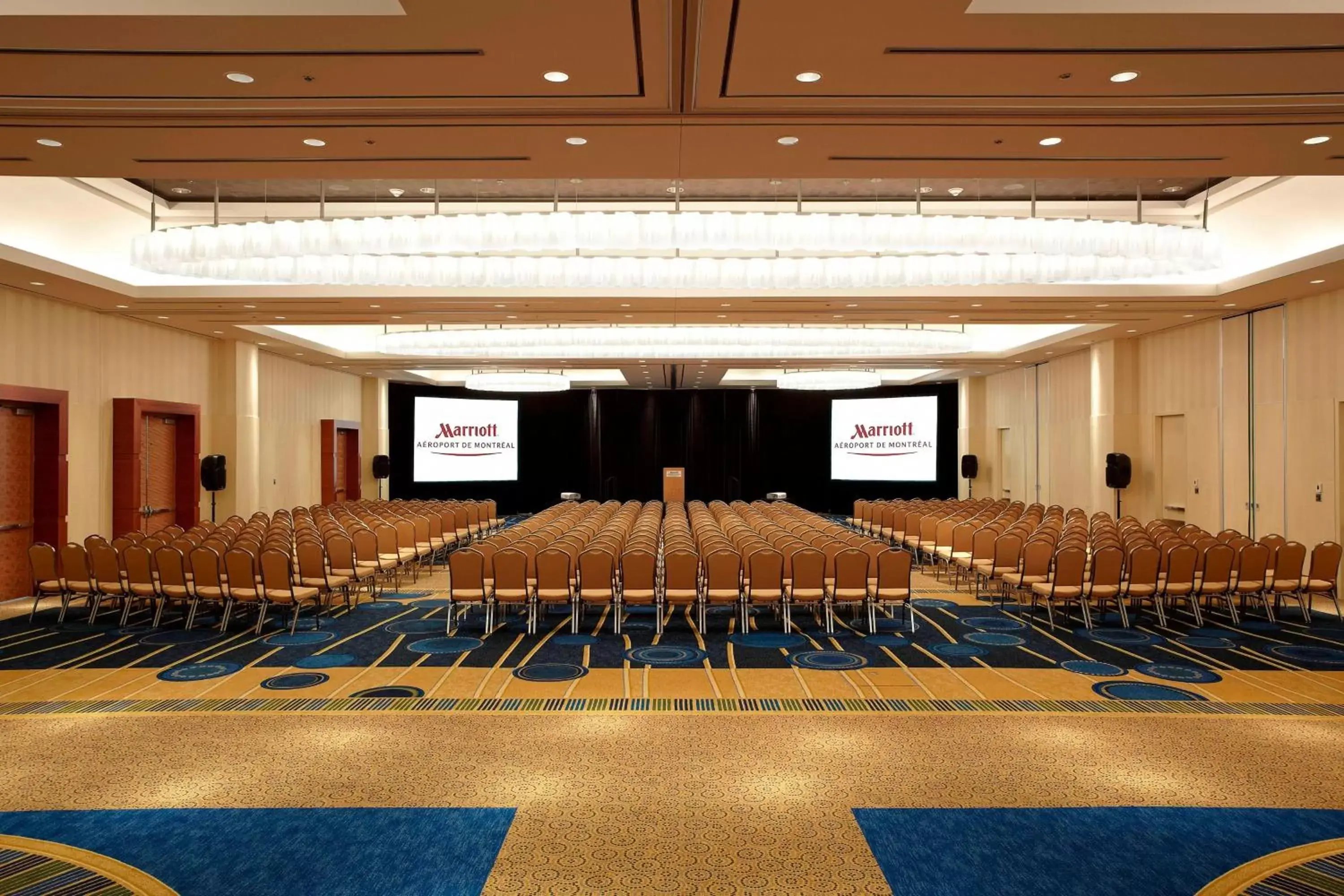 Meeting/conference room in Marriott Montreal Airport In-Terminal Hotel