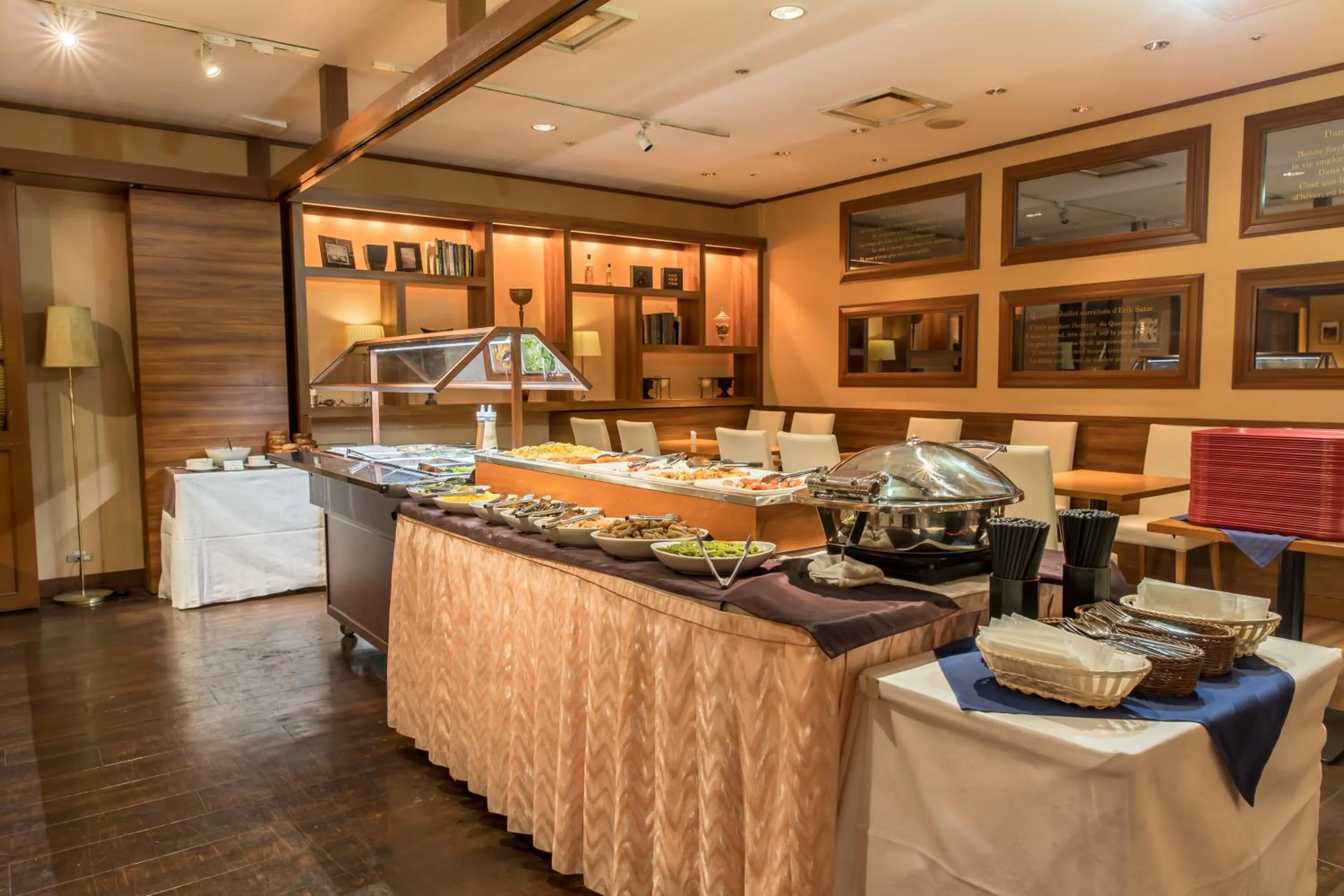 Restaurant/places to eat in IP City Hotel Osaka - Imperial Palace Group