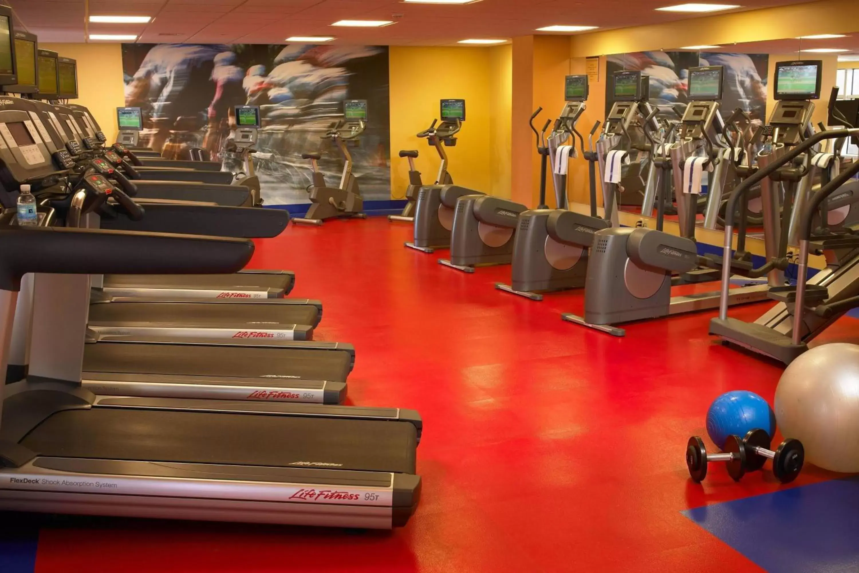 Fitness centre/facilities, Fitness Center/Facilities in Courtyard by Marriott Detroit Downtown
