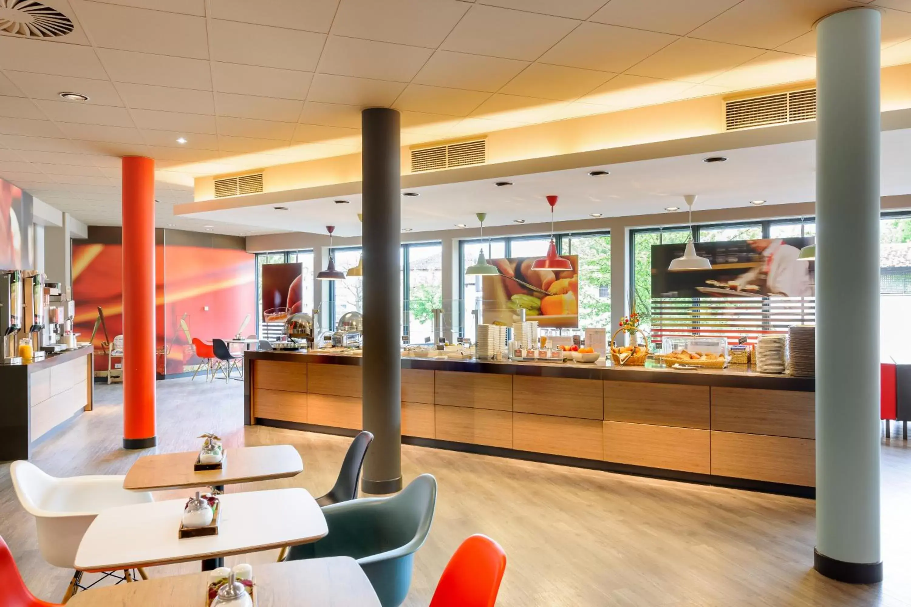 Continental breakfast, Lounge/Bar in ibis Konstanz