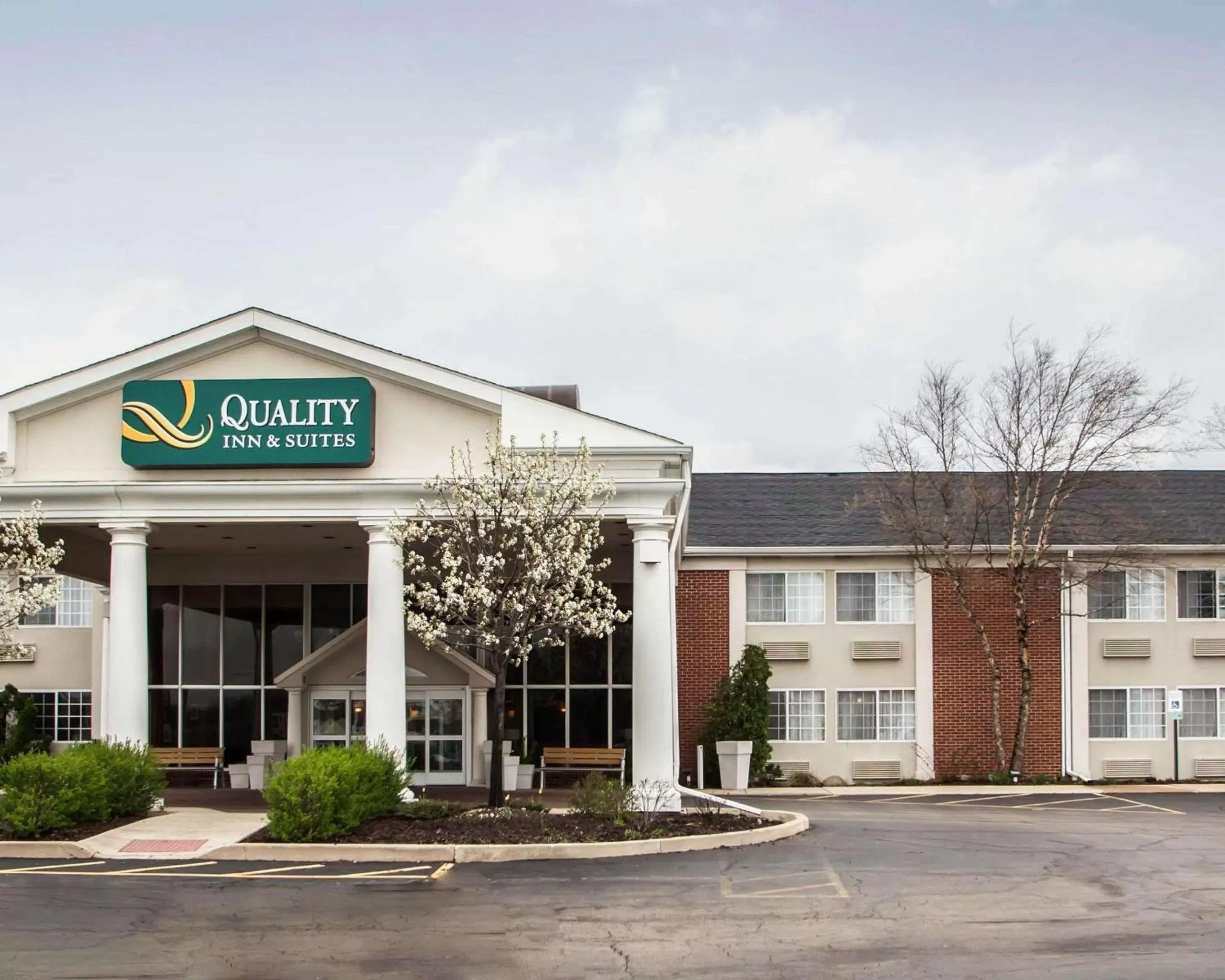 Property building in Quality Inn and Suites St Charles -West Chicago