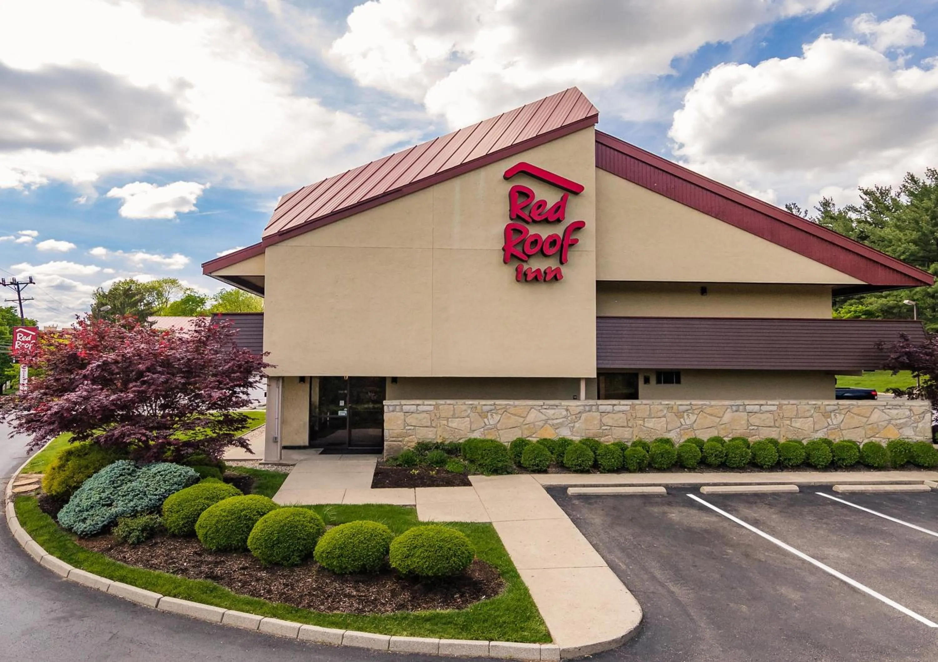 Property building in Red Roof Inn Cincinnati Northeast - Blue Ash