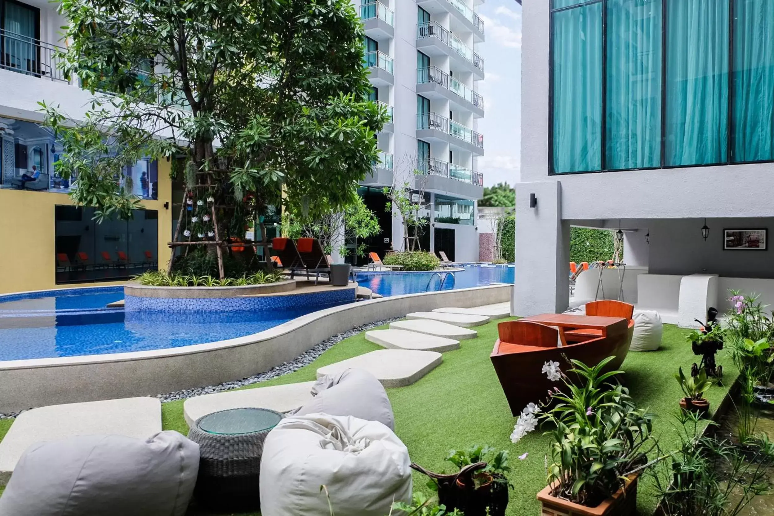 Garden, Swimming Pool in Citrus Grande Hotel Pattaya by Compass Hospitality