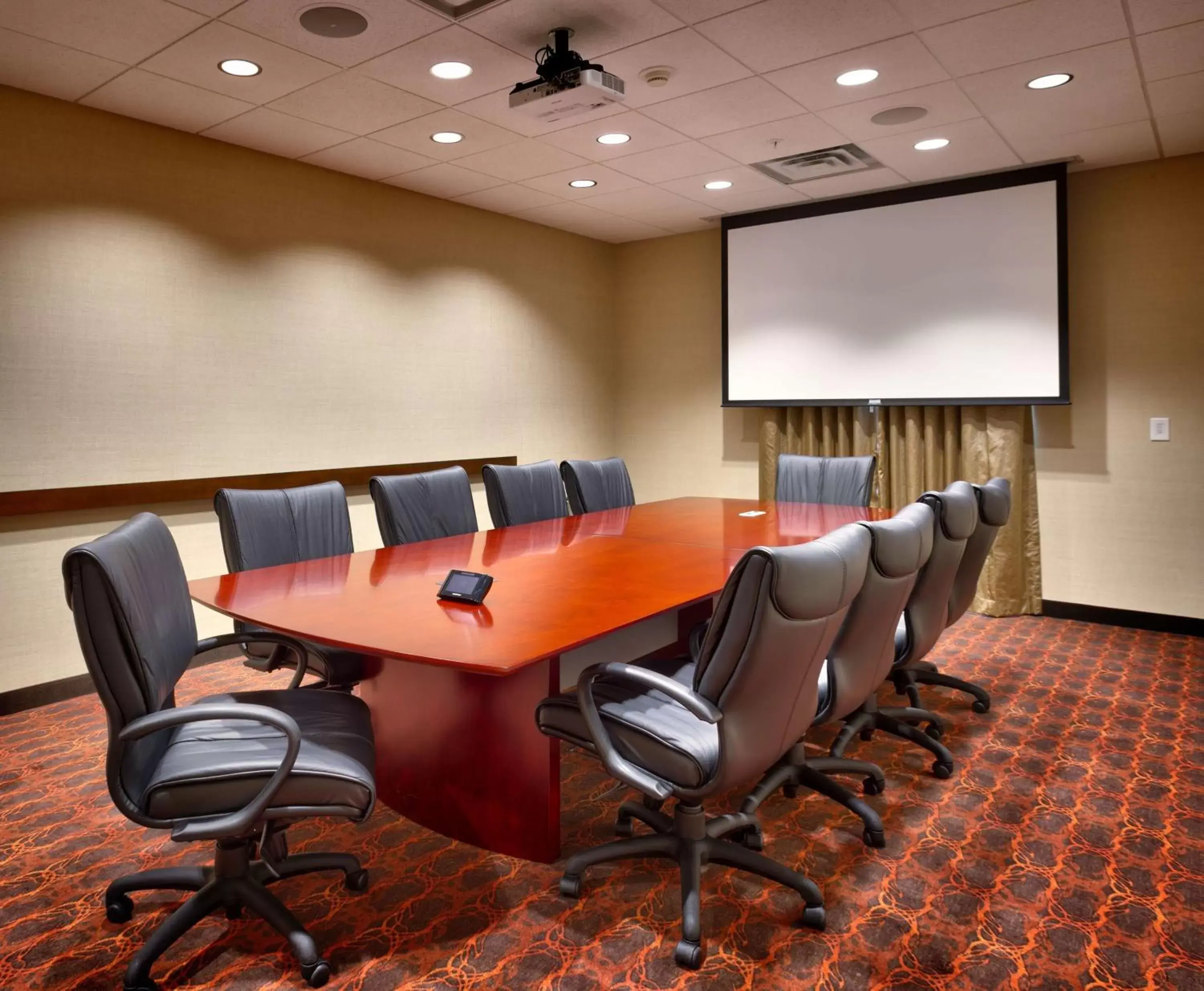 Meeting/conference room in Hampton Inn Omaha/West Dodge Road, Old Mill