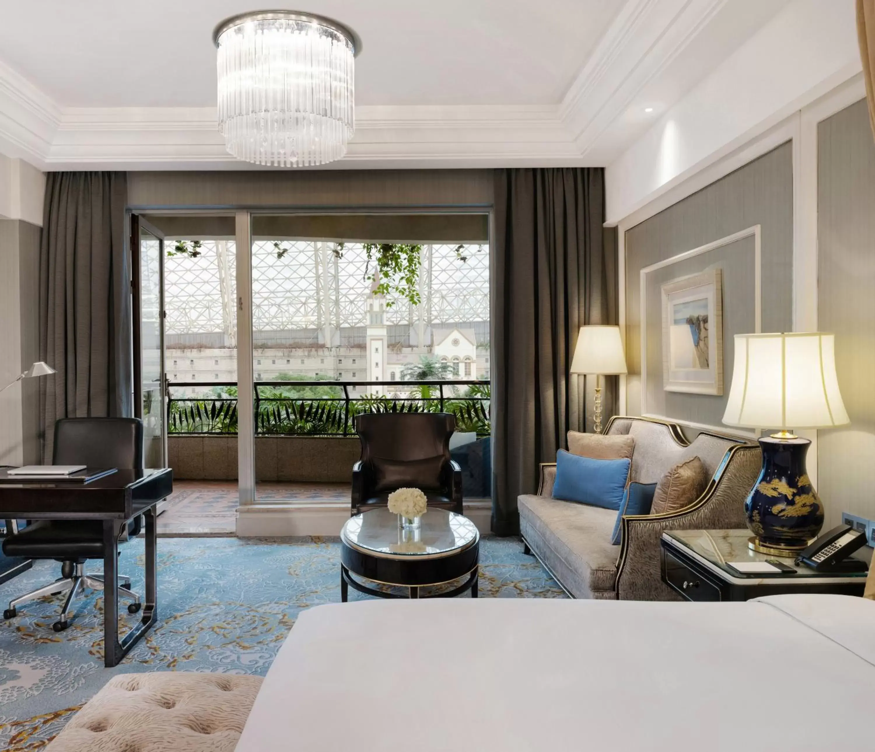 Bedroom, Seating Area in InterContinental Chengdu Global Center, an IHG Hotel