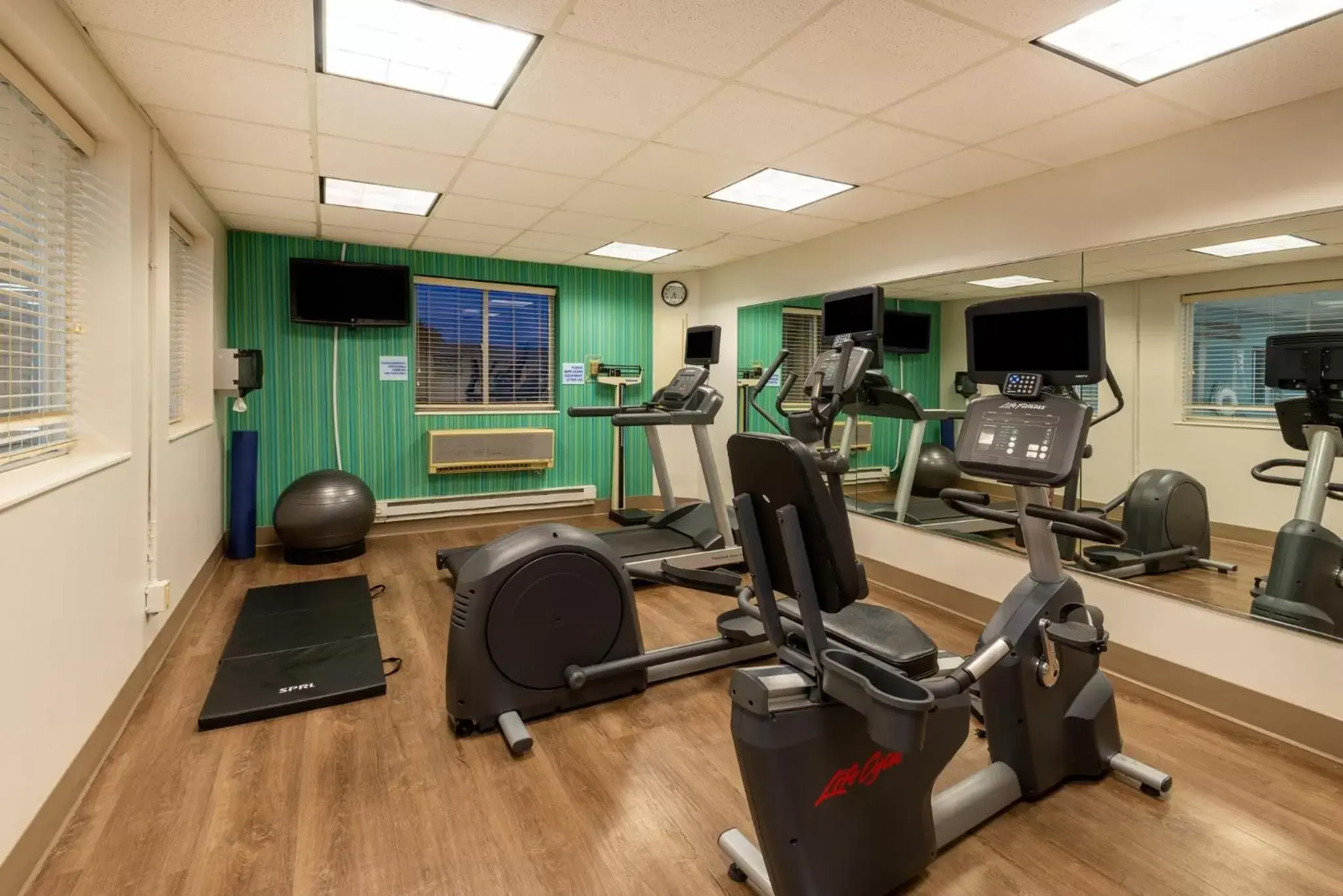 Fitness centre/facilities, Fitness Center/Facilities in Holiday Inn Express Cleveland - Vermilion, an IHG Hotel