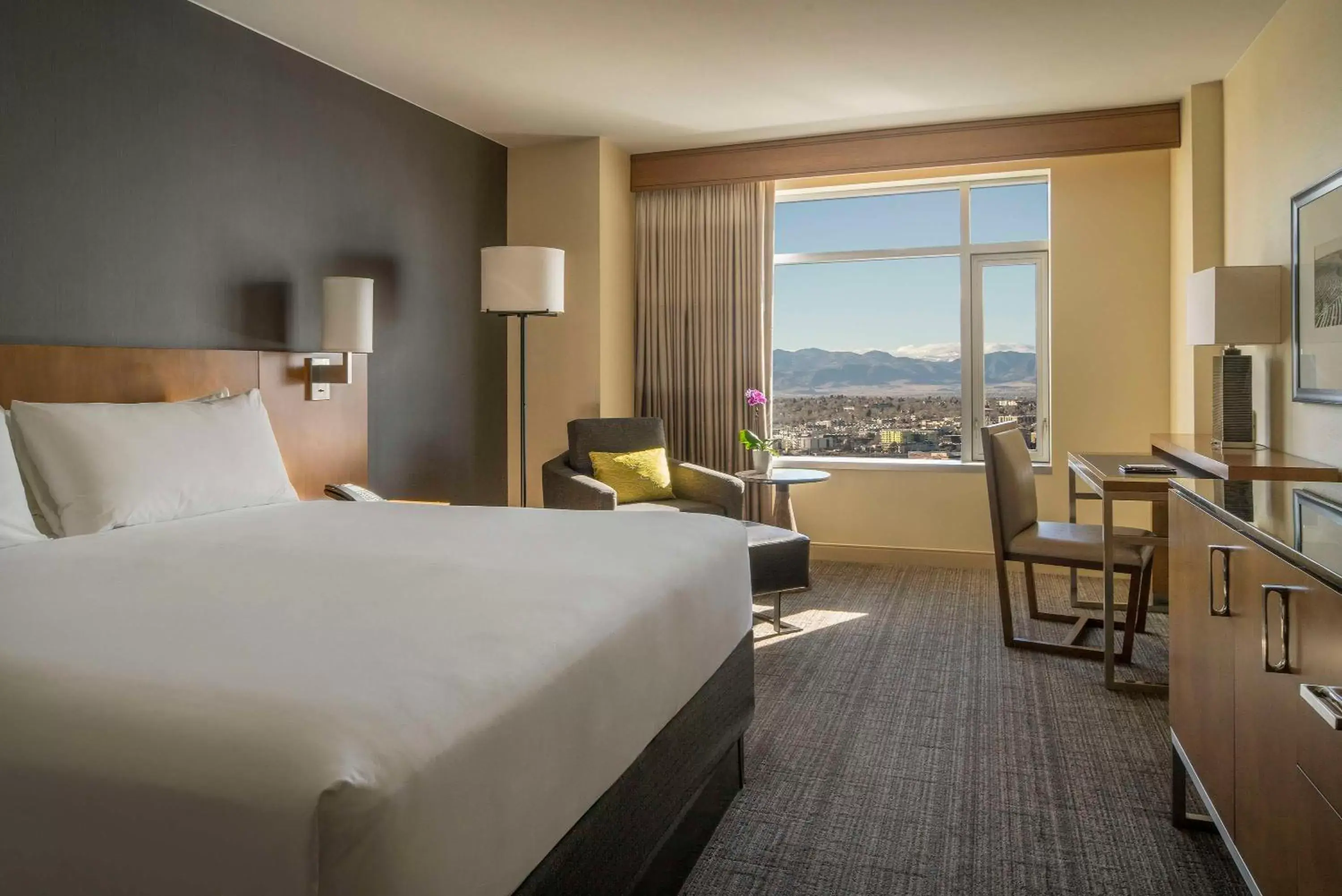 Bedroom, Mountain View in Hyatt Regency Denver at Colorado Convention Center