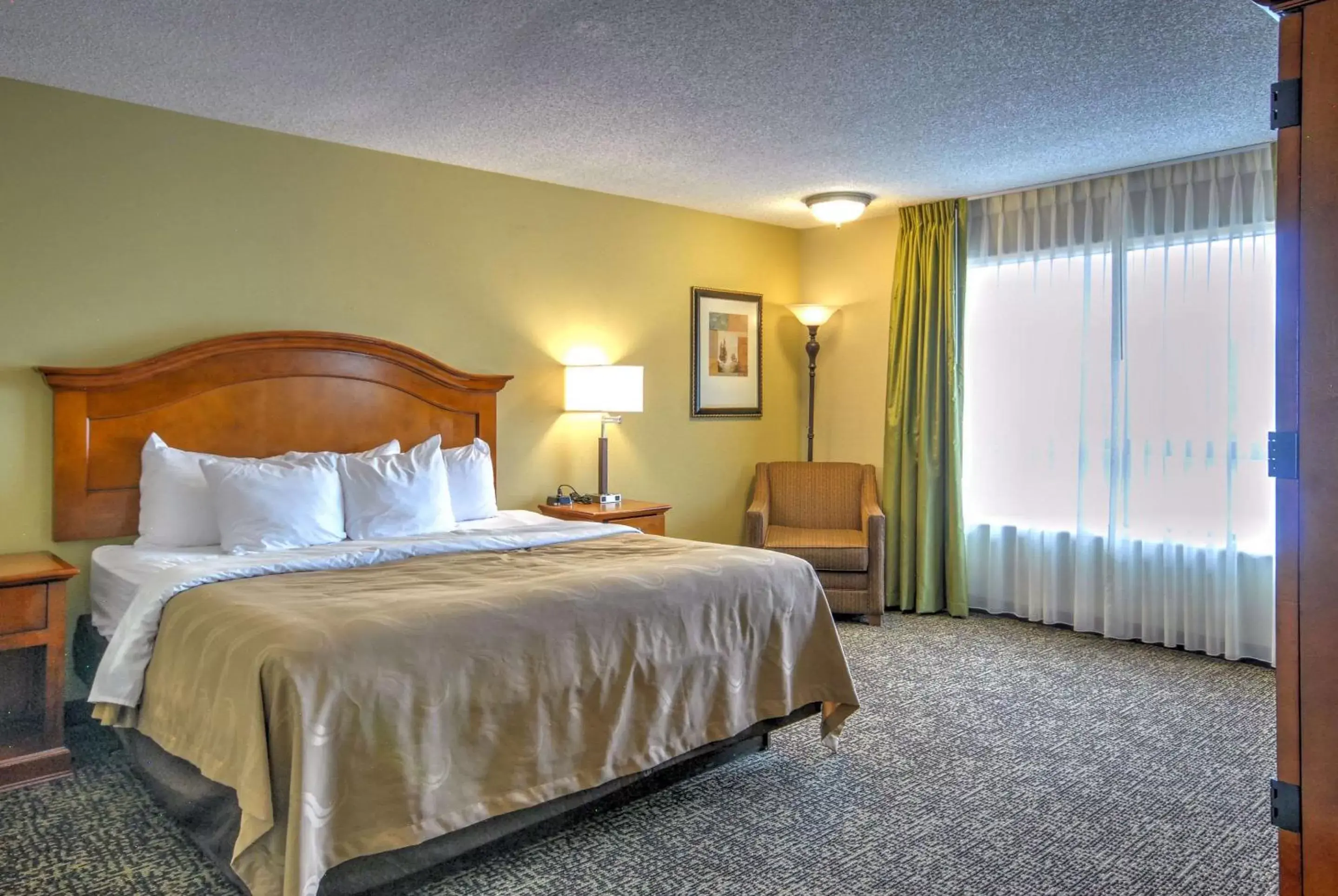 Photo of the whole room, Bed in Quality Inn Big Sky