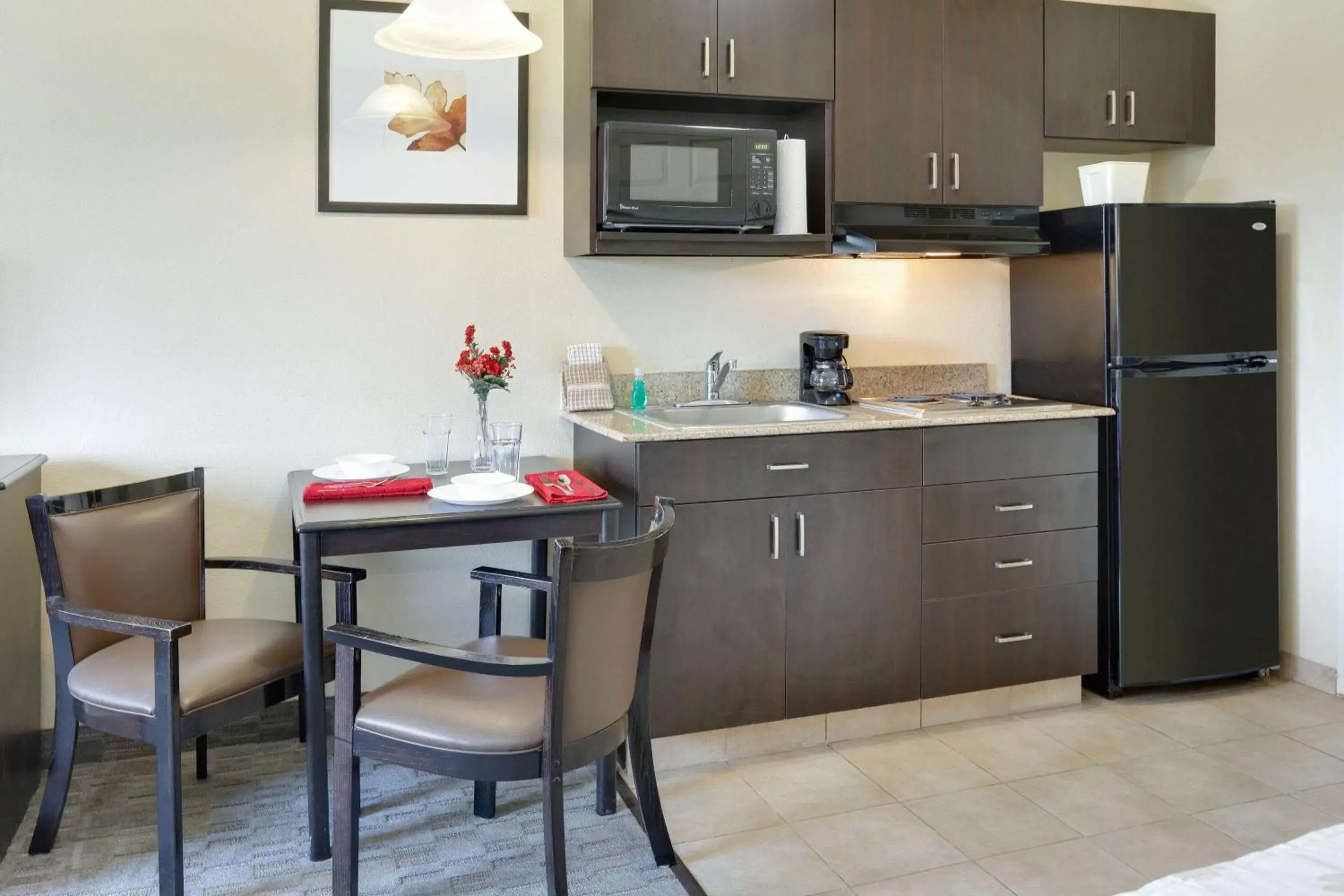 Kitchen or kitchenette, Kitchen/Kitchenette in Hawthorn Suites by Wyndham Longview