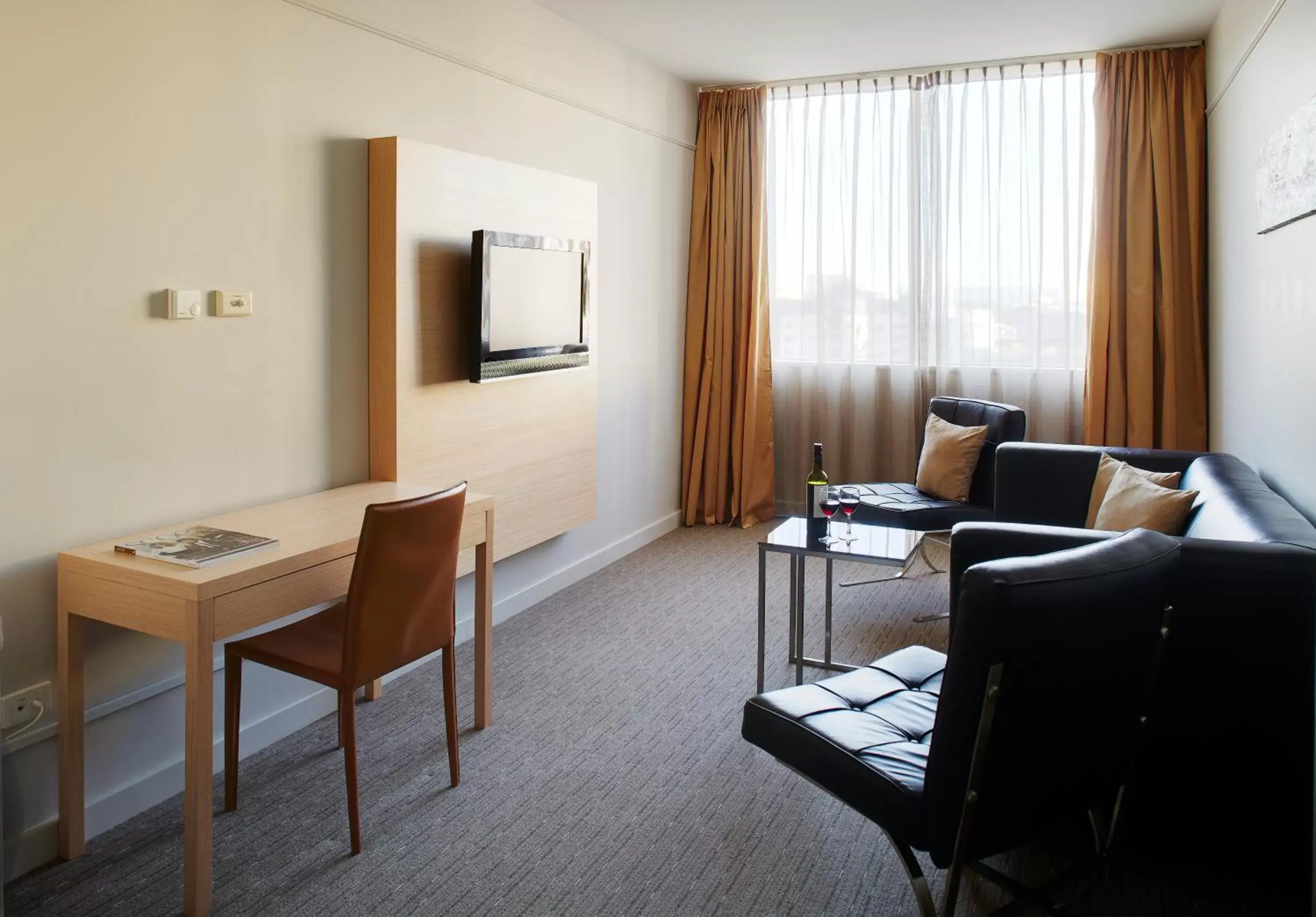 TV and multimedia, Seating Area in Quality Hotel Ambassador Perth
