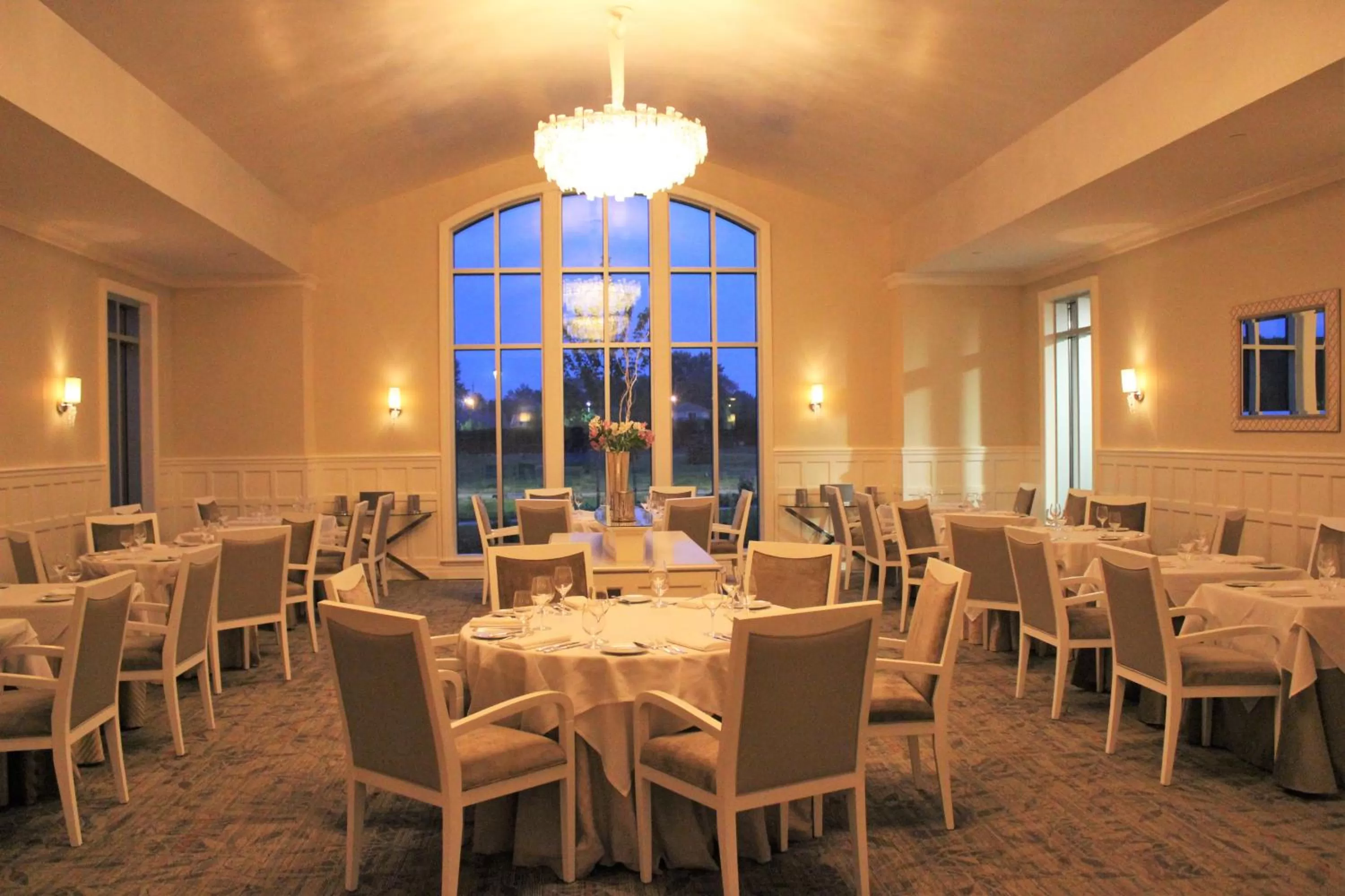 Restaurant/places to eat in The Bruce Hotel