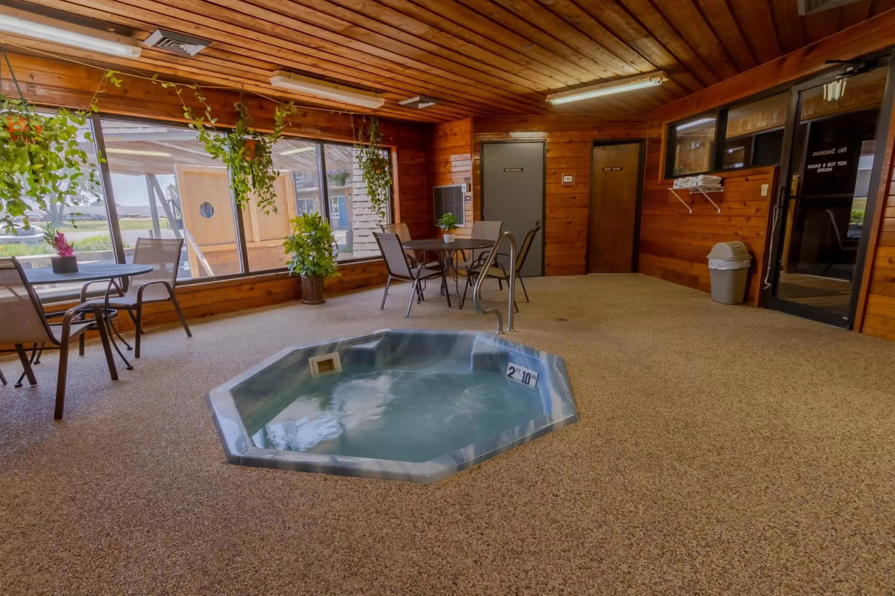 Hot Tub in Thunderbird Lodge