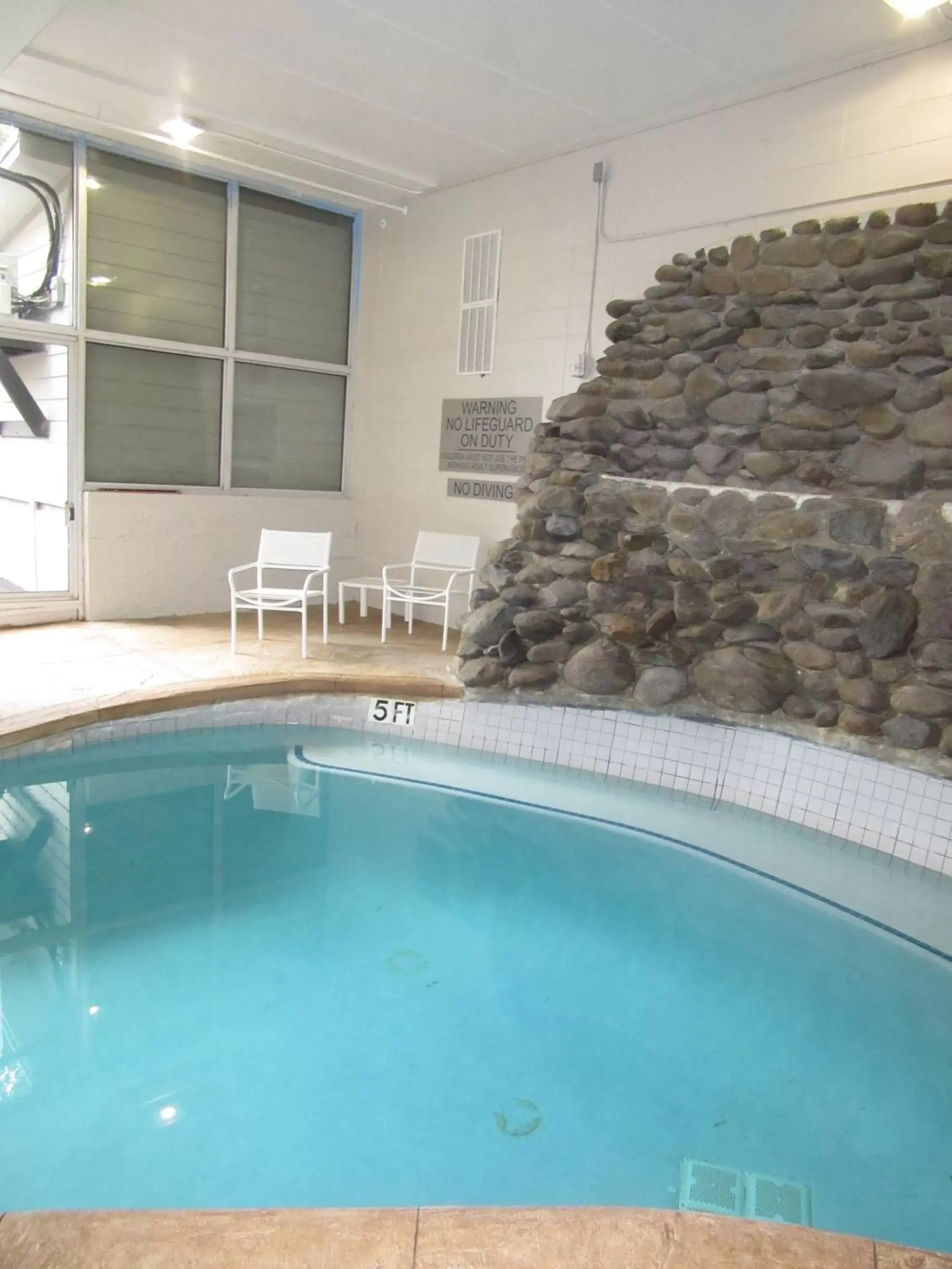 Swimming Pool in Country Inn & Suites by Radisson, Gatlinburg, TN