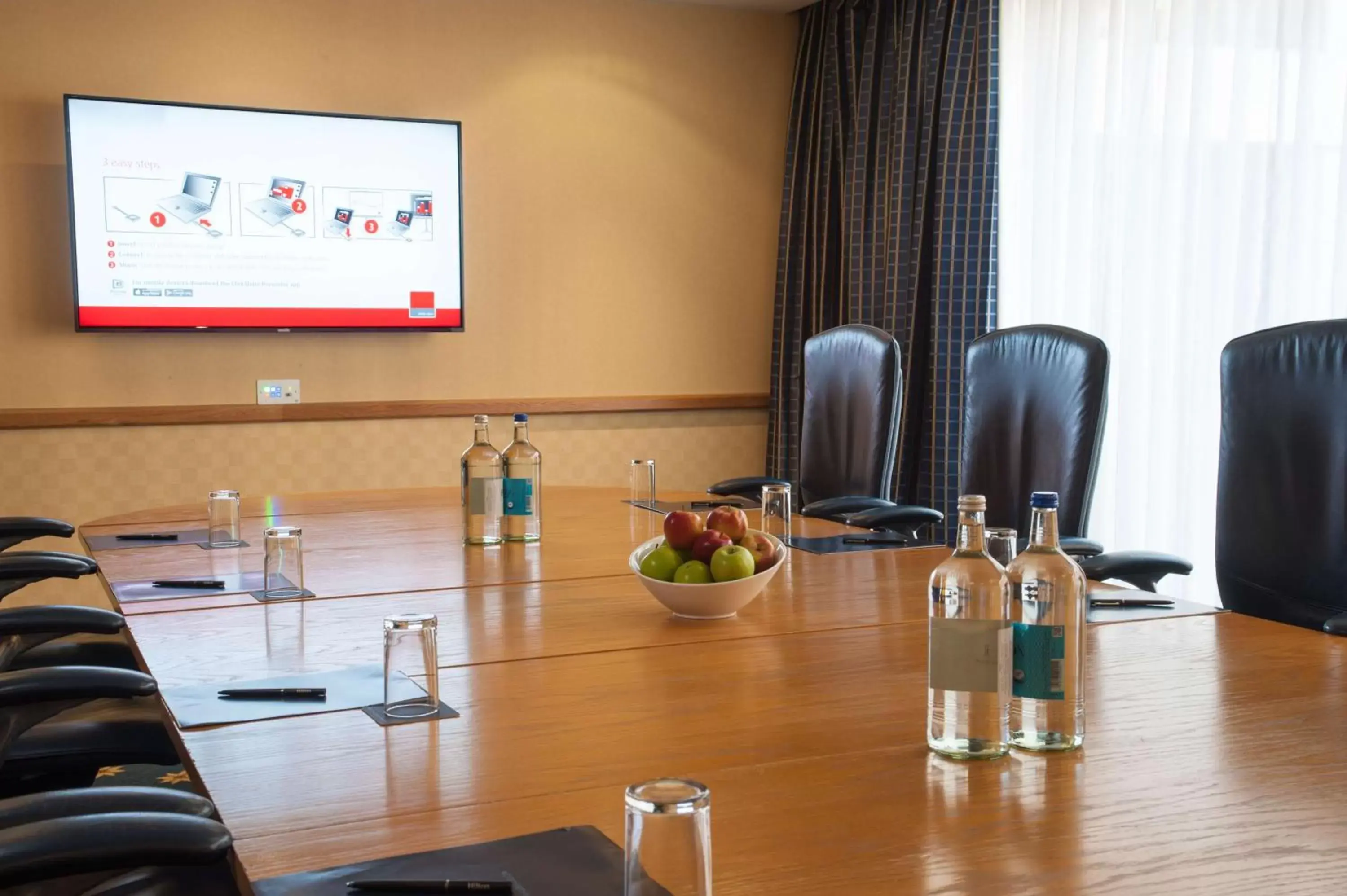 Meeting/conference room, TV/Entertainment Center in Hilton London Gatwick Airport