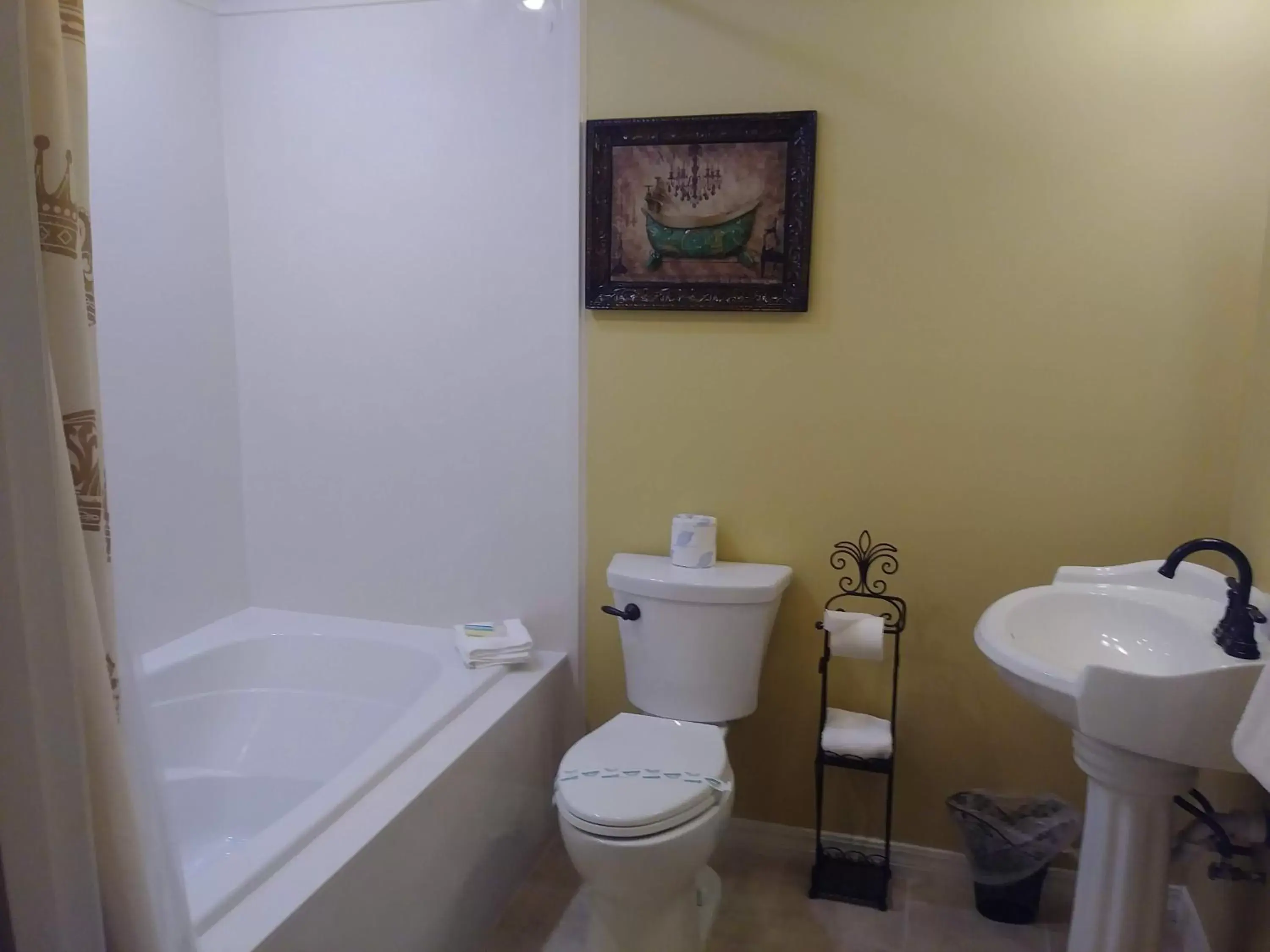 Bathroom in Edgewater Inn - Biloxi Beach