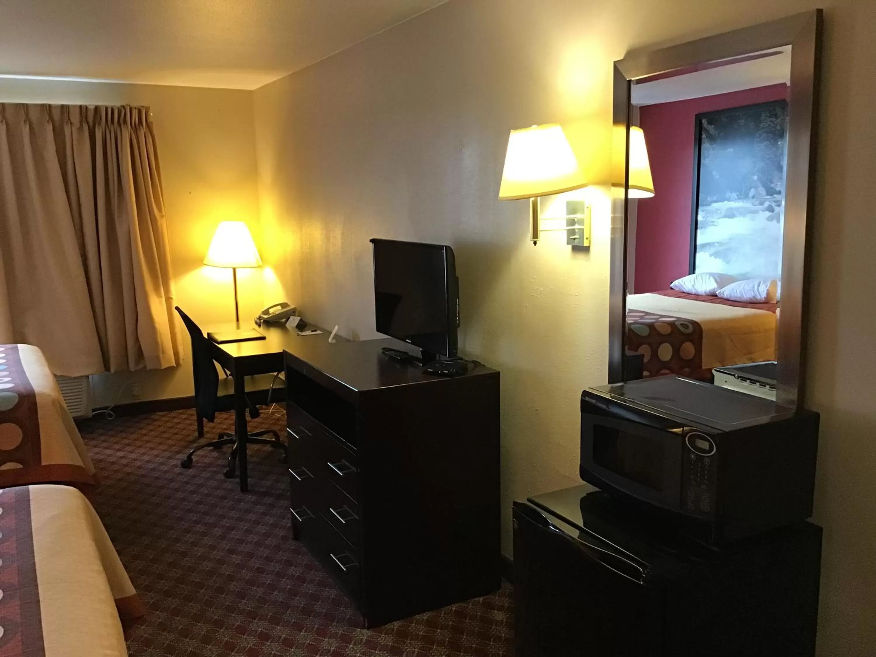 TV and multimedia, Bed in Super 8 by Wyndham Heyburn