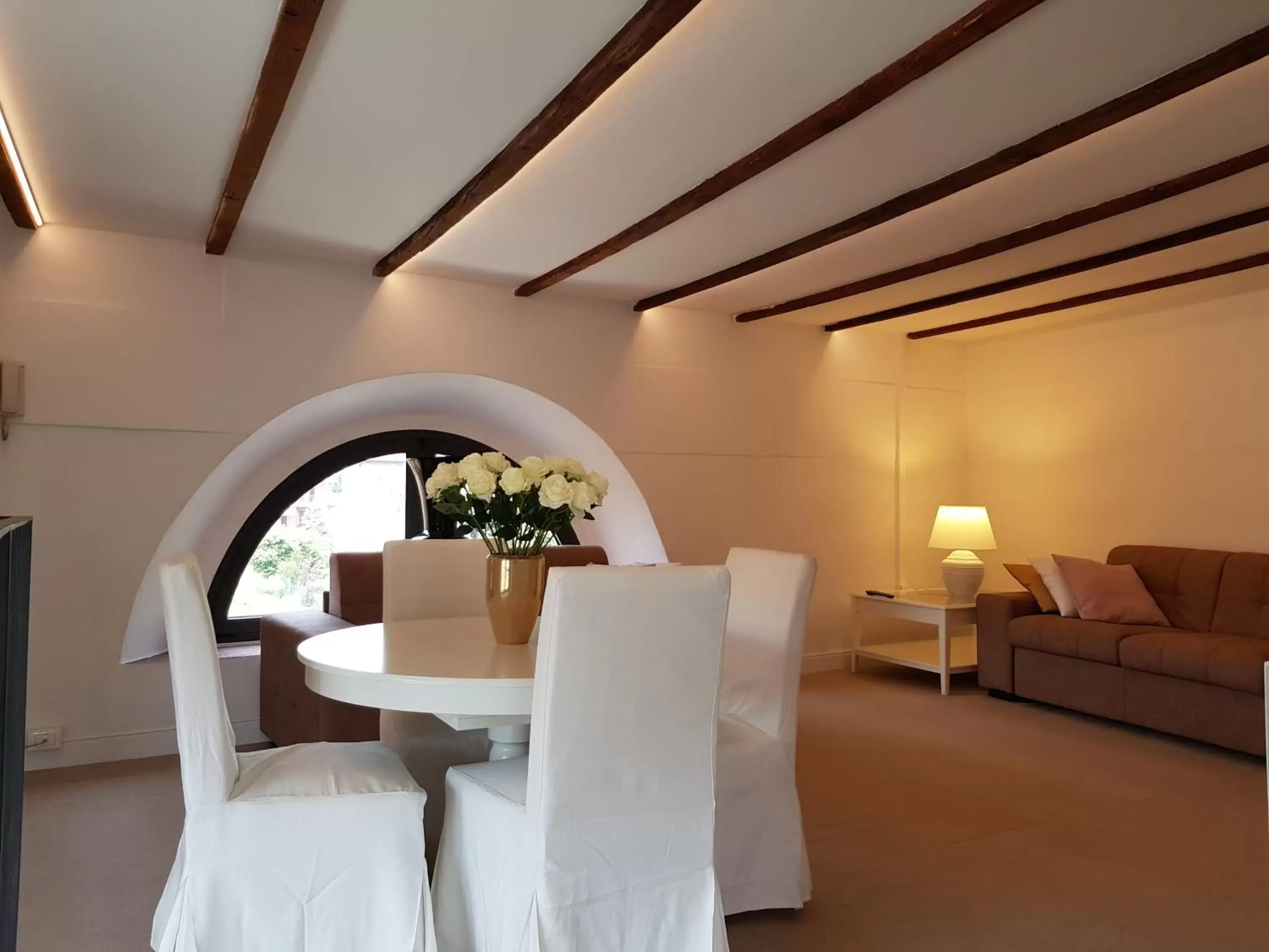 Living room, Dining Area in CharmeRooms Villa Moroni