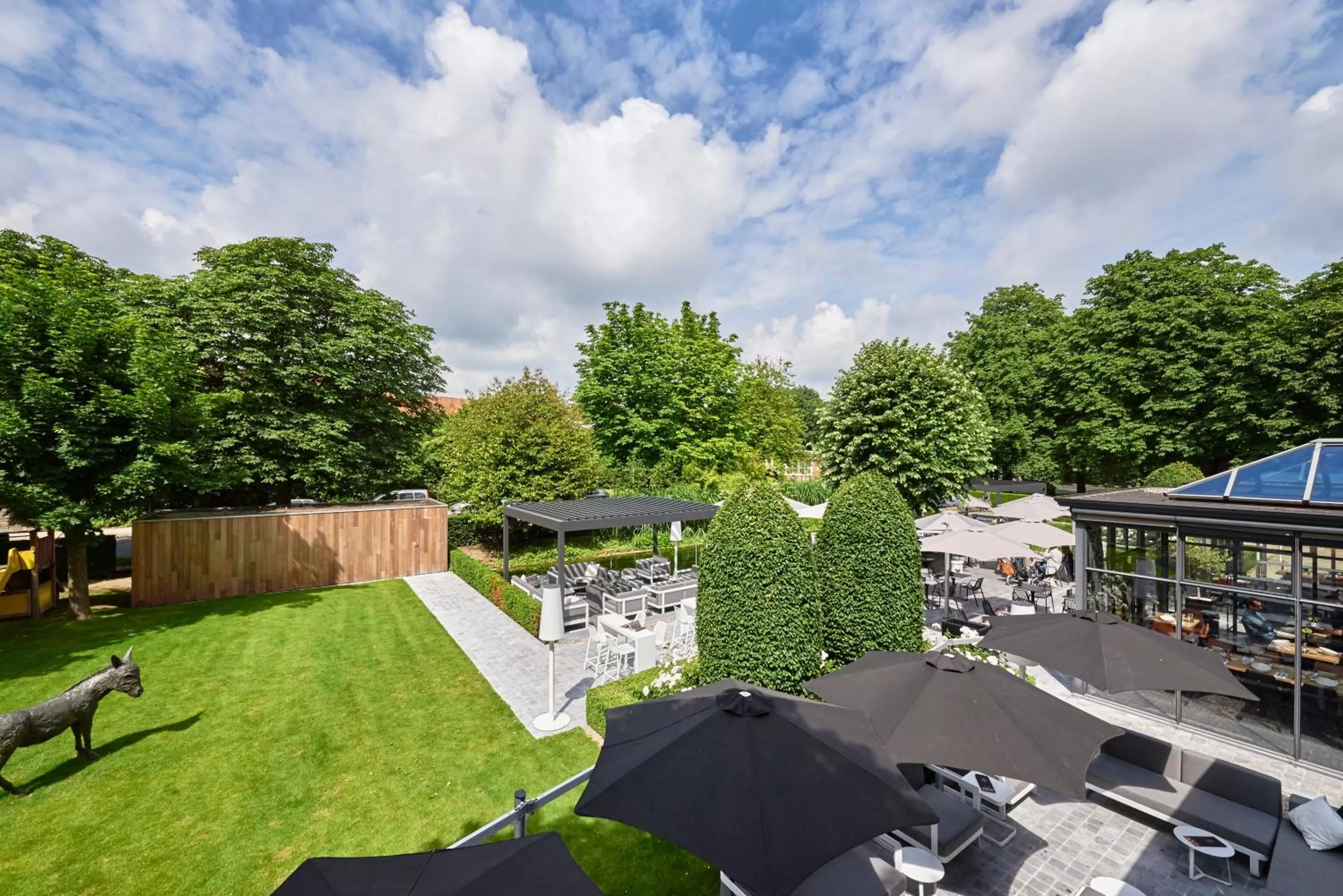 Garden in Ariane Hotel