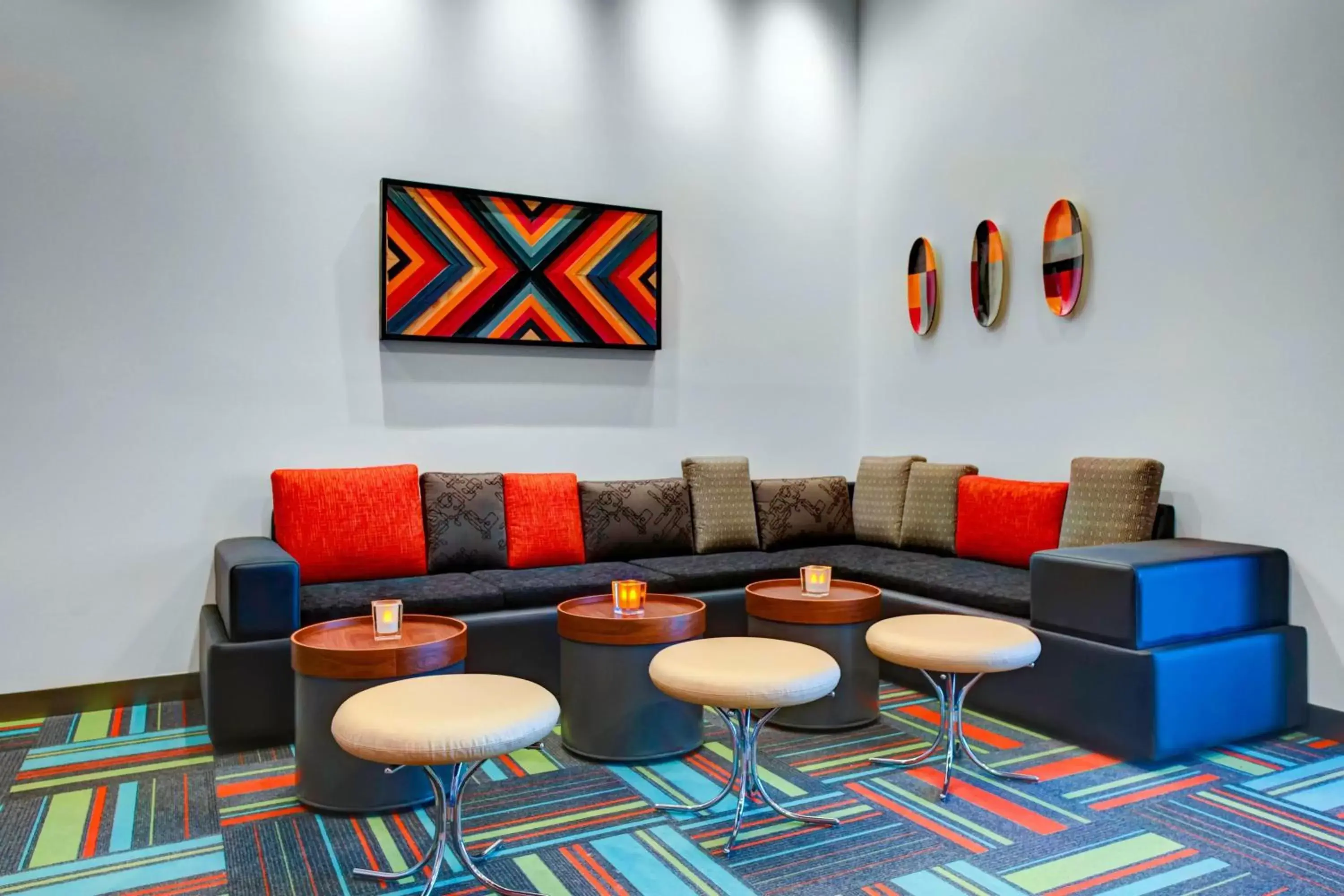 Meeting/conference room, Lounge/Bar in Aloft Wichita