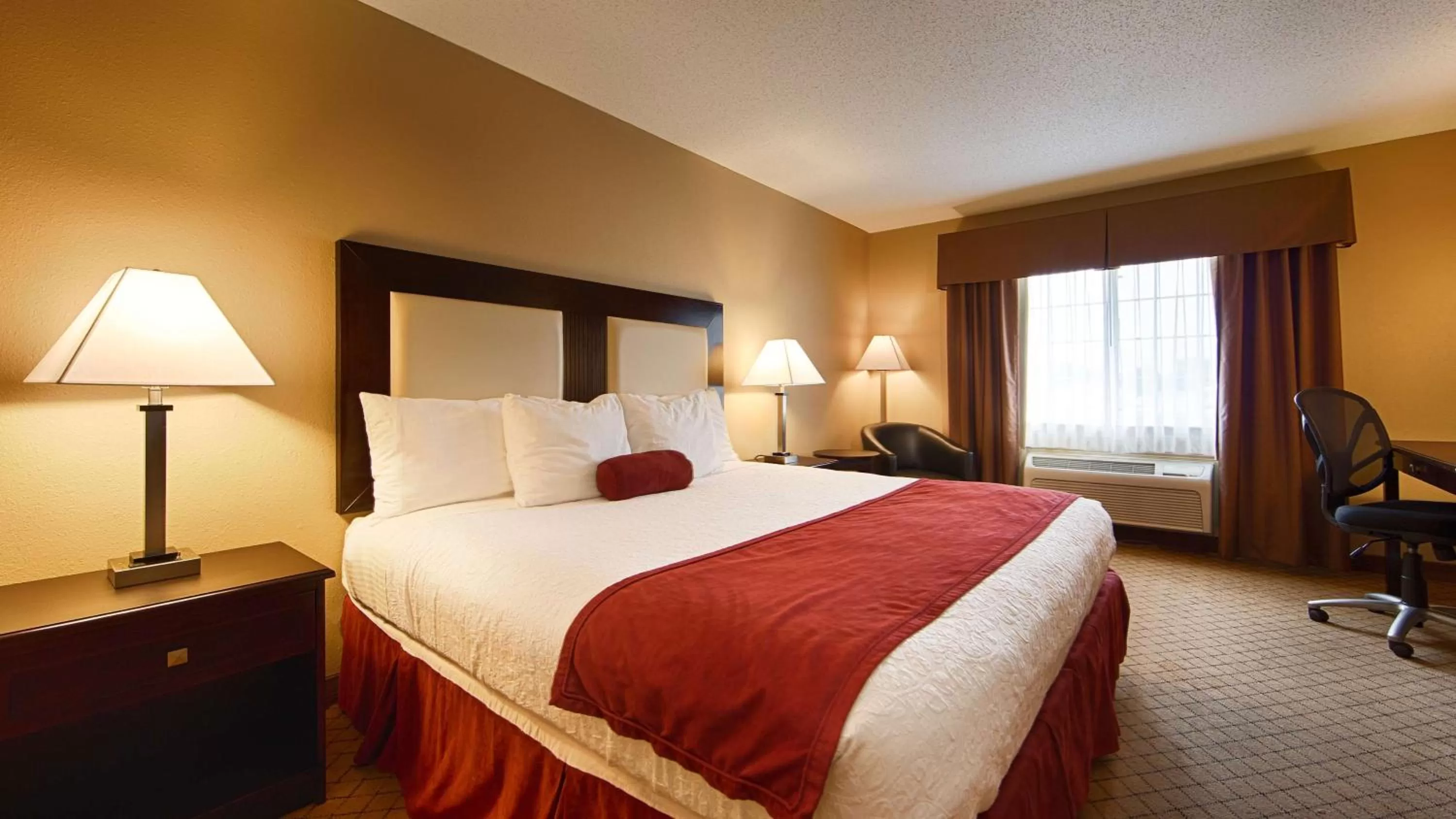 King Room - Disability Access/Non-Smoking in Best Western Macomb Inn