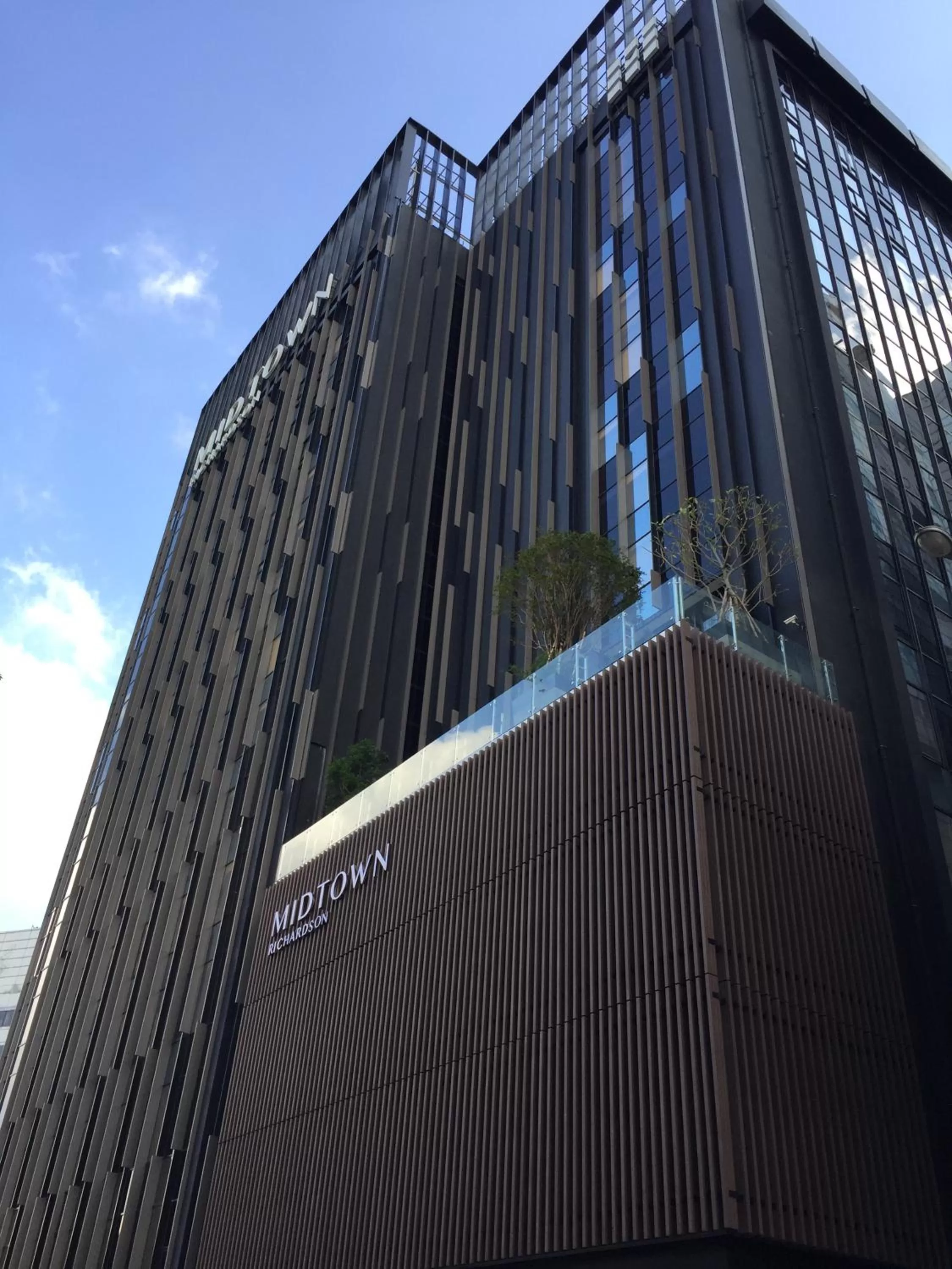 Facade/entrance in Hotel Midtown Richardson