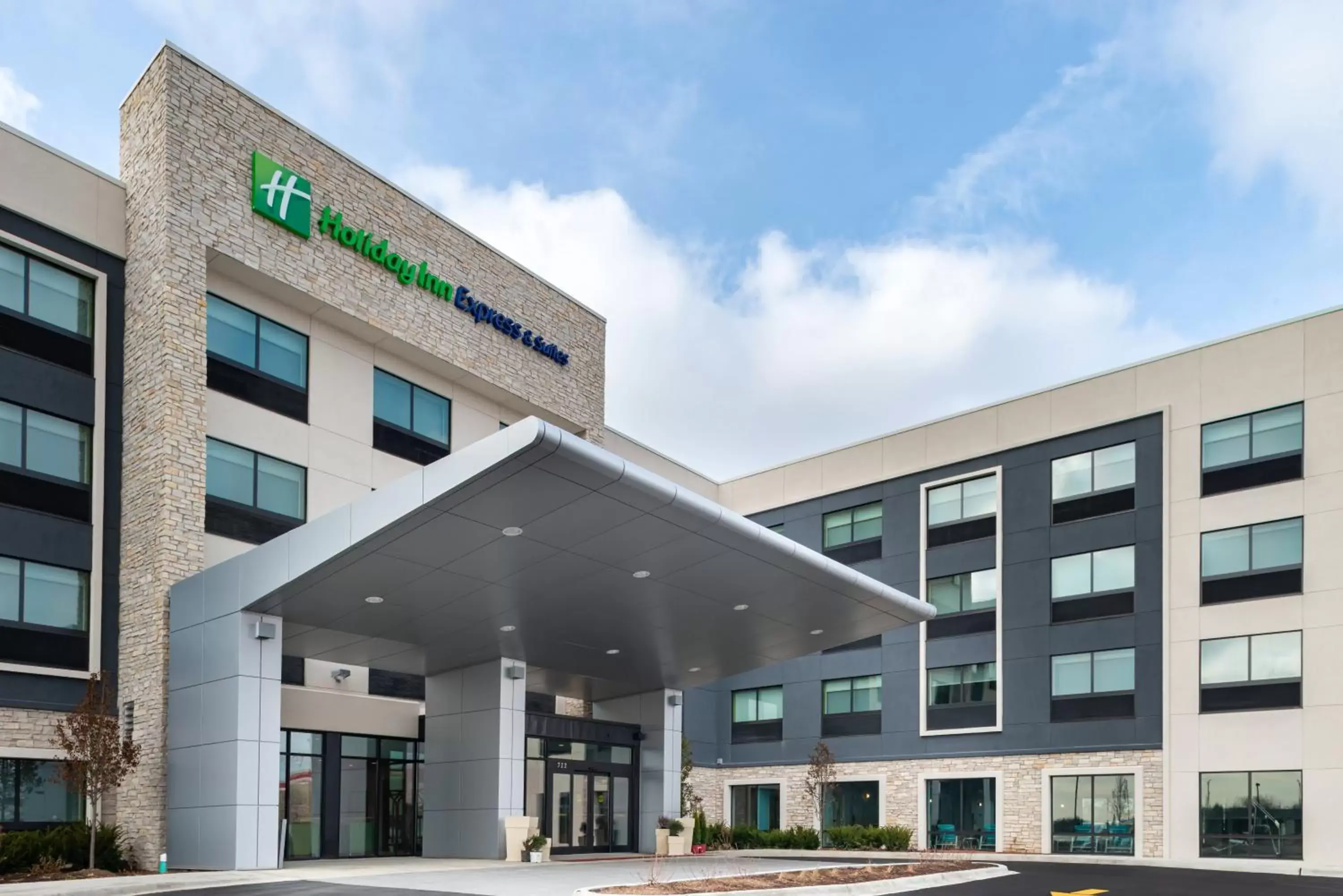 Property building in Holiday Inn Express & Suites - Romeoville - Joliet North by IHG Property building in Holiday Inn Express & Suites - Romeoville - Joliet North by IHG