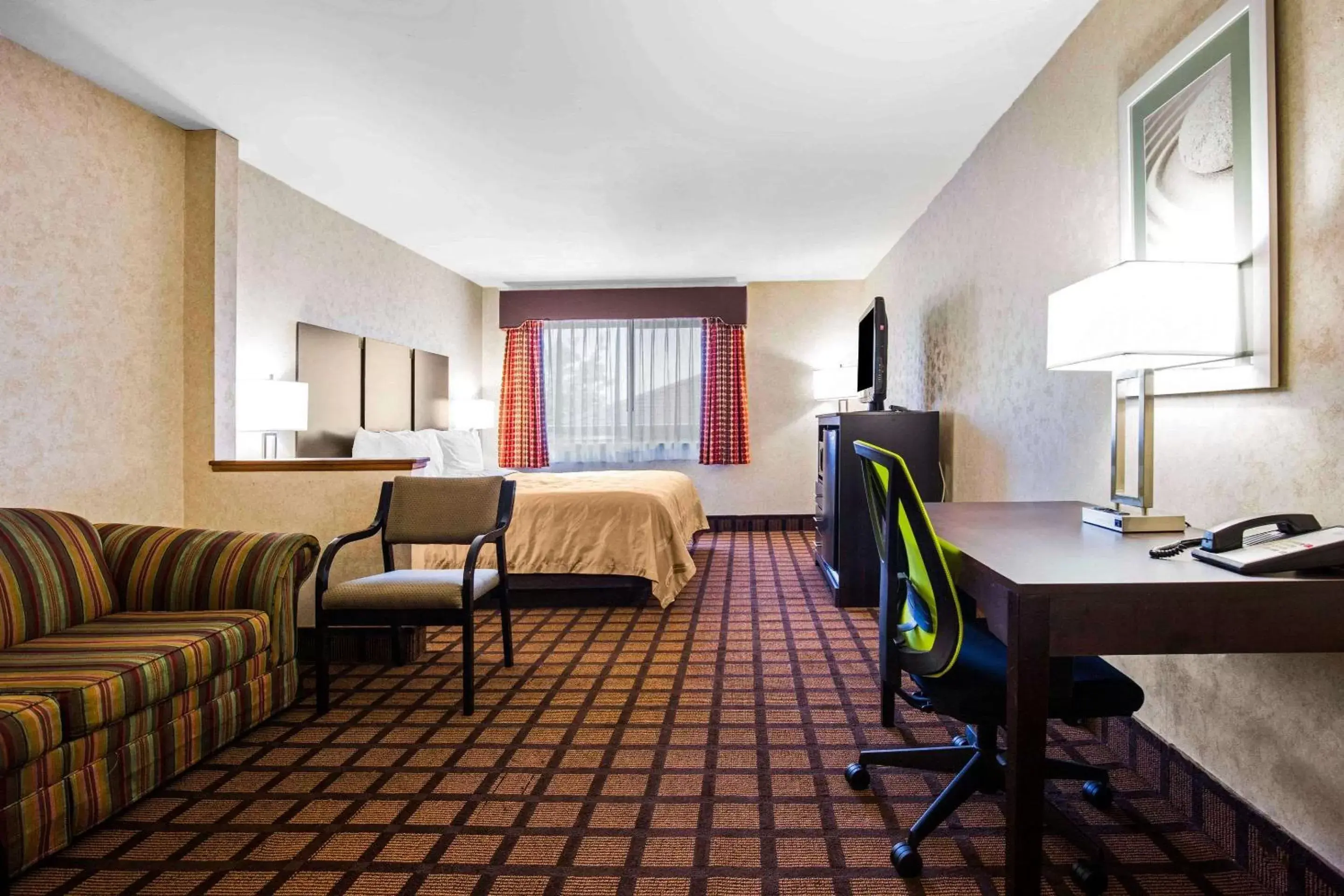 Photo of the whole room in Quality Inn Monee I-57