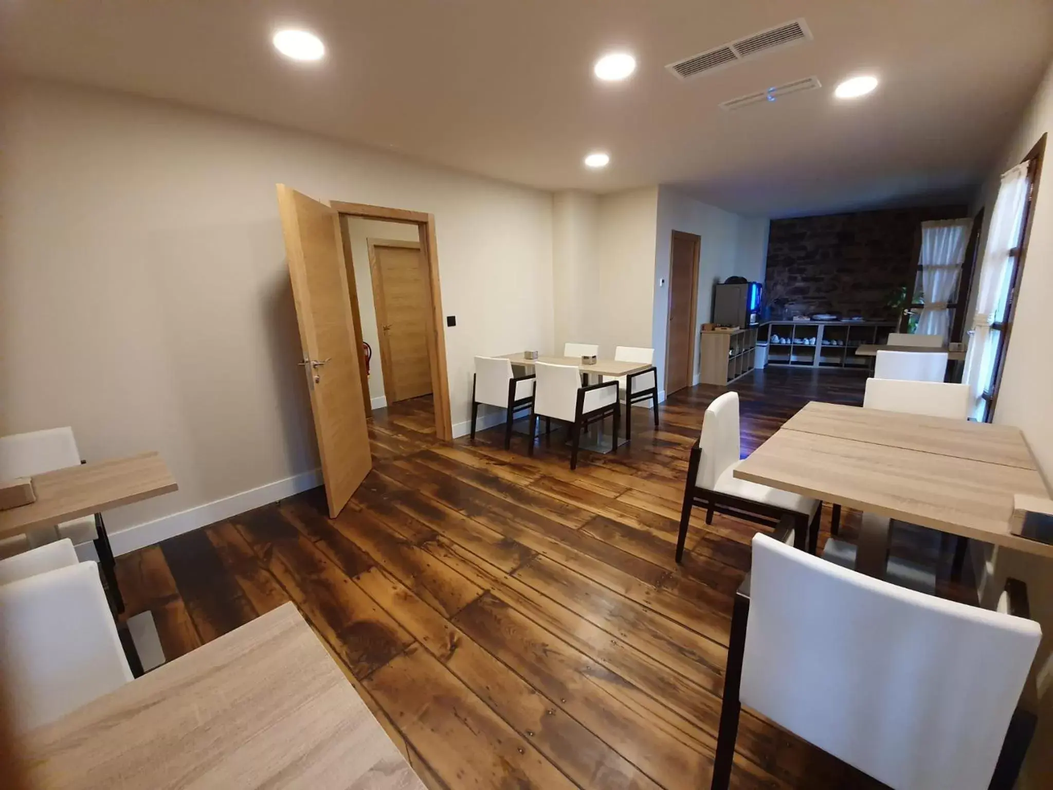 Dining Area in Albergue Casa Cuartel