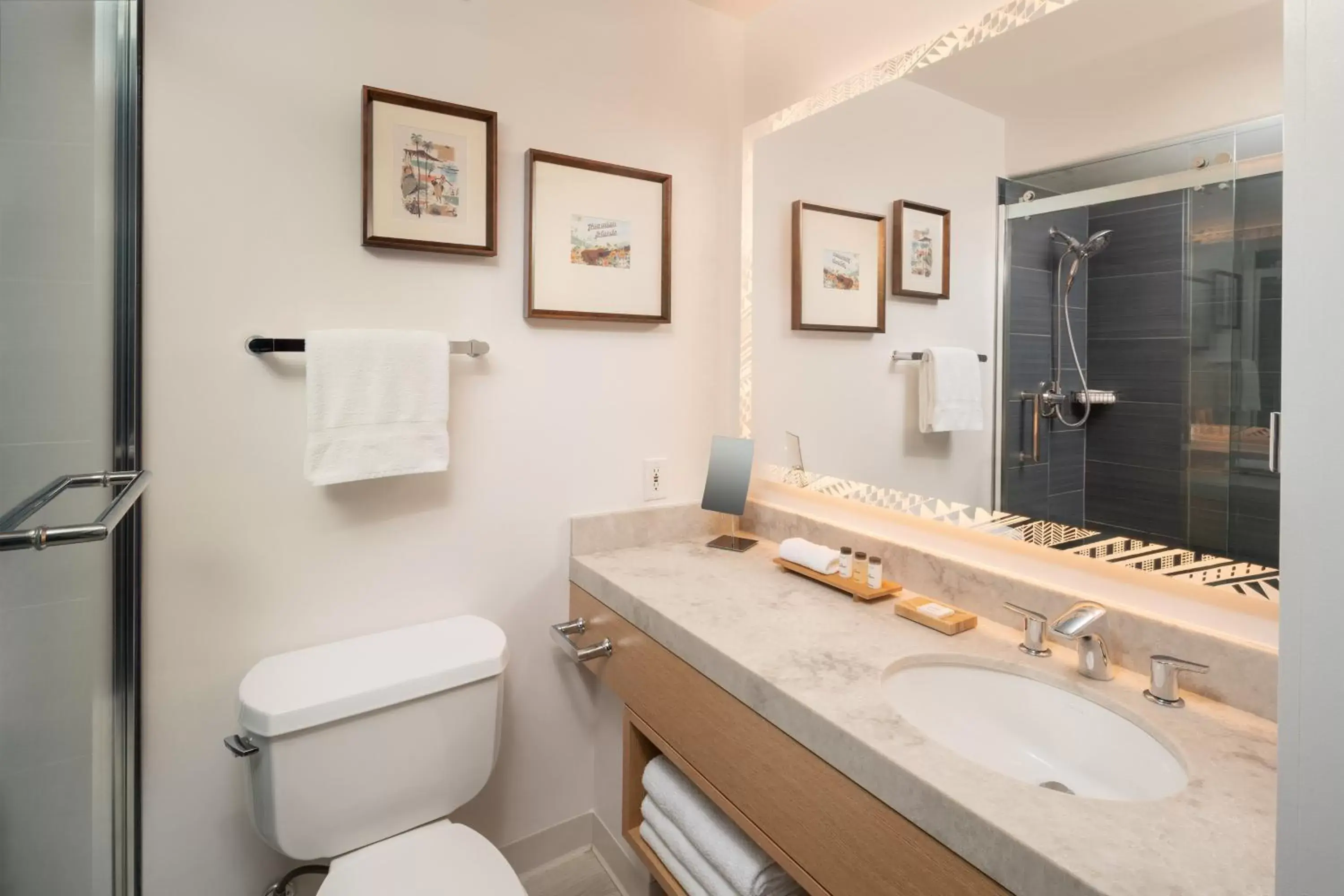 Bathroom in Sheraton Kauai Coconut Beach Resort