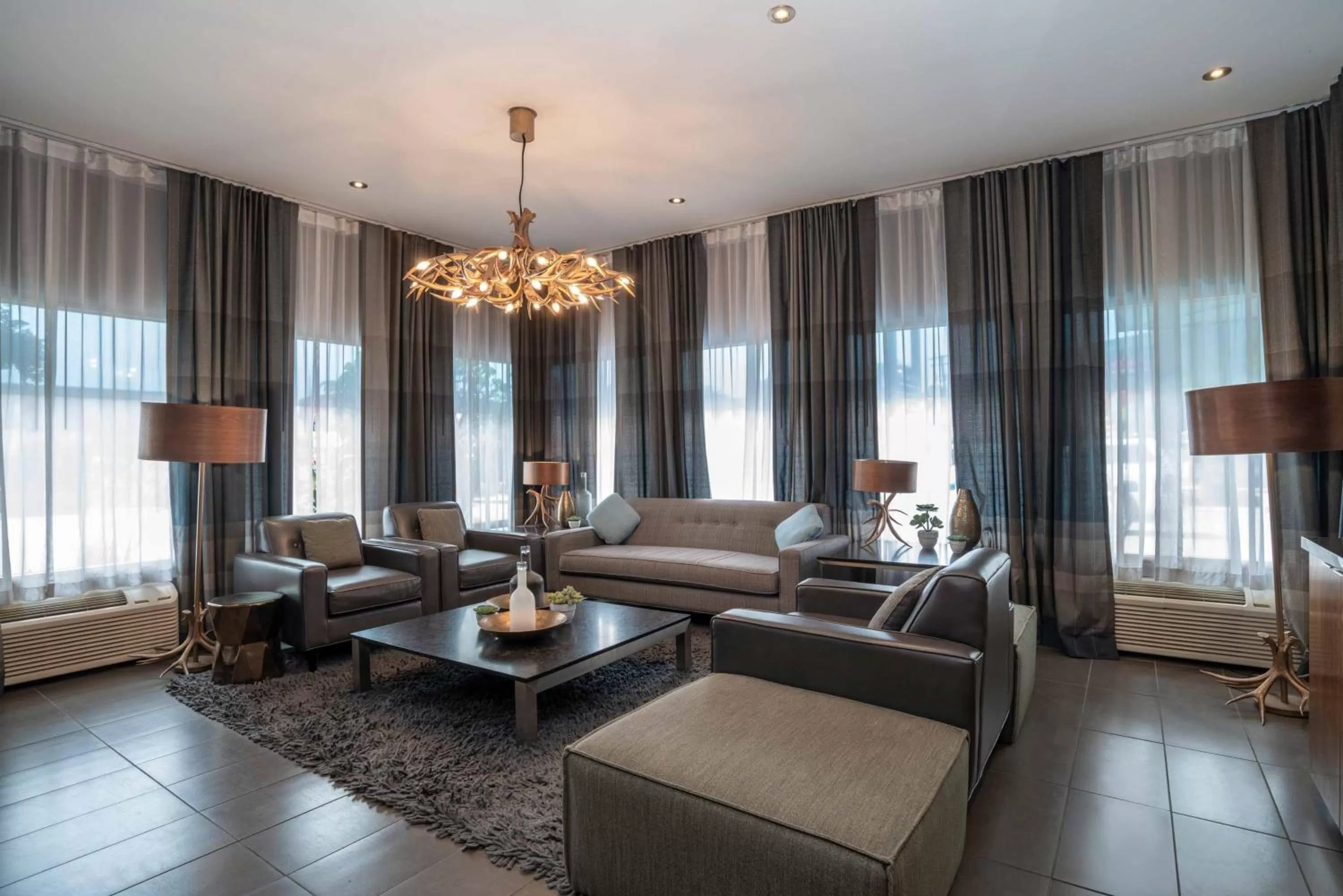 Lobby or reception in Sandman Hotel Vernon